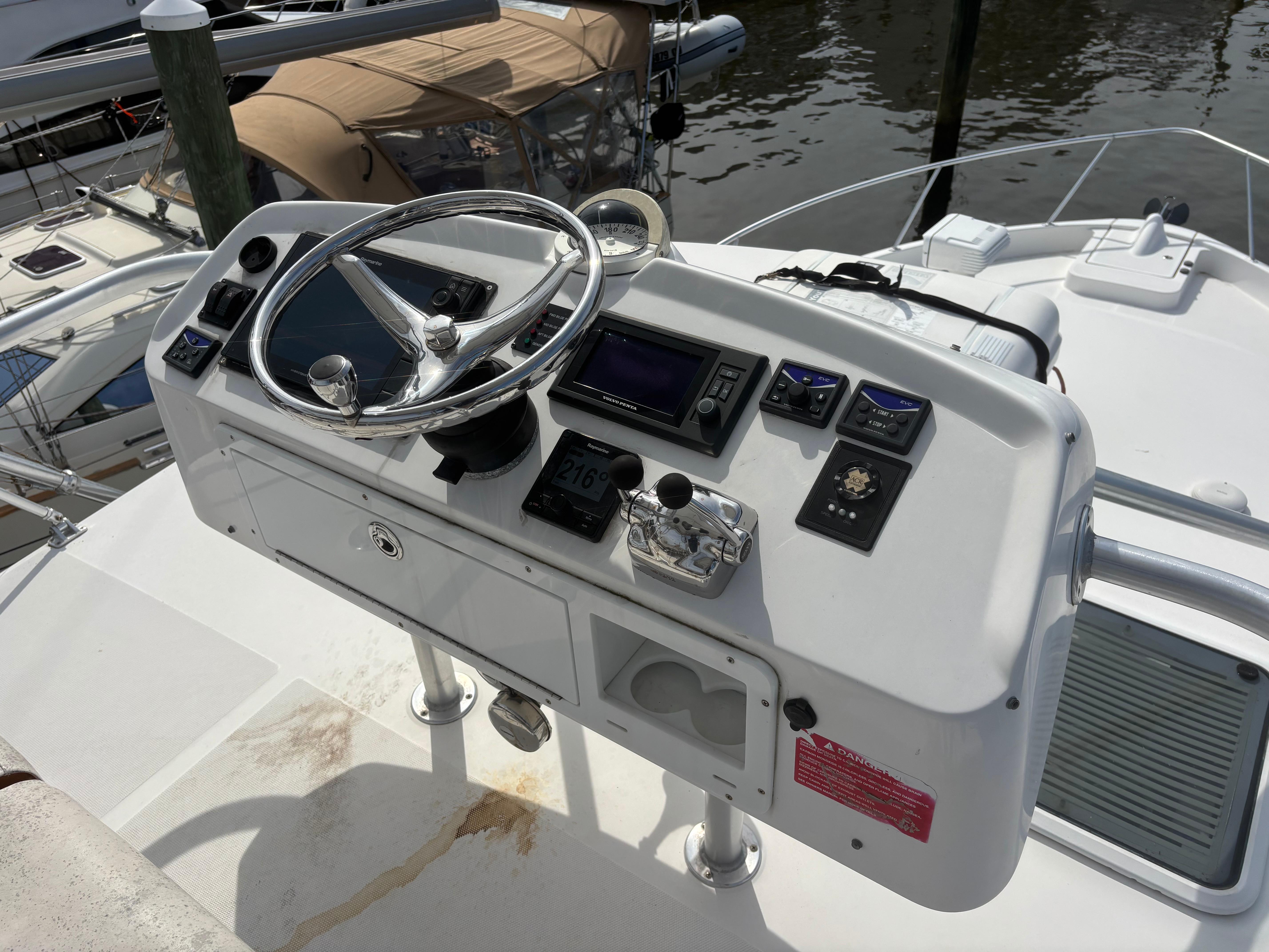 2011-luhrs-37-canyon-ips-power-9710502-974983852-0-100320251433-56