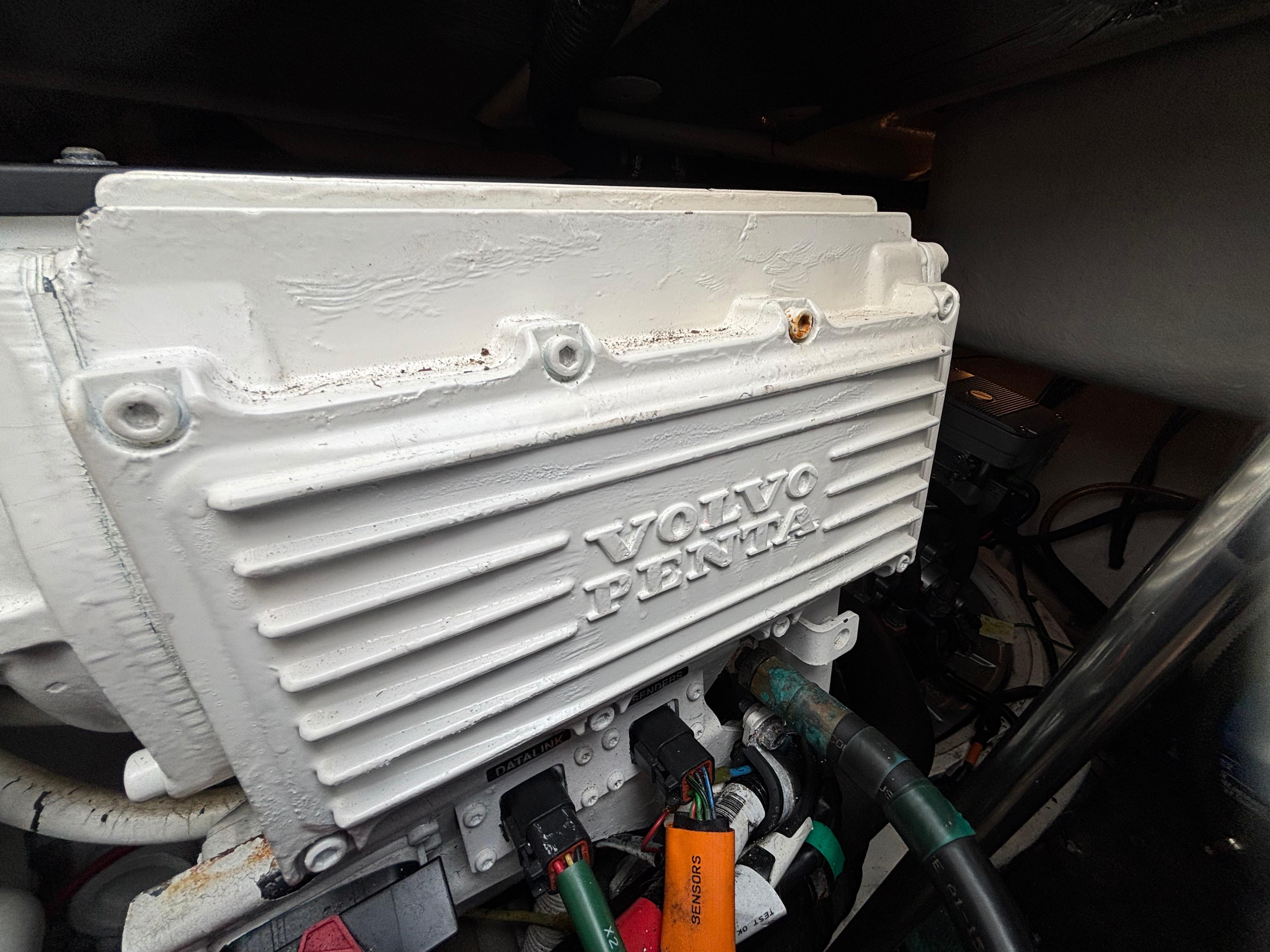 2011-luhrs-37-canyon-ips-power-9710502-974983871-0-100320251435-75