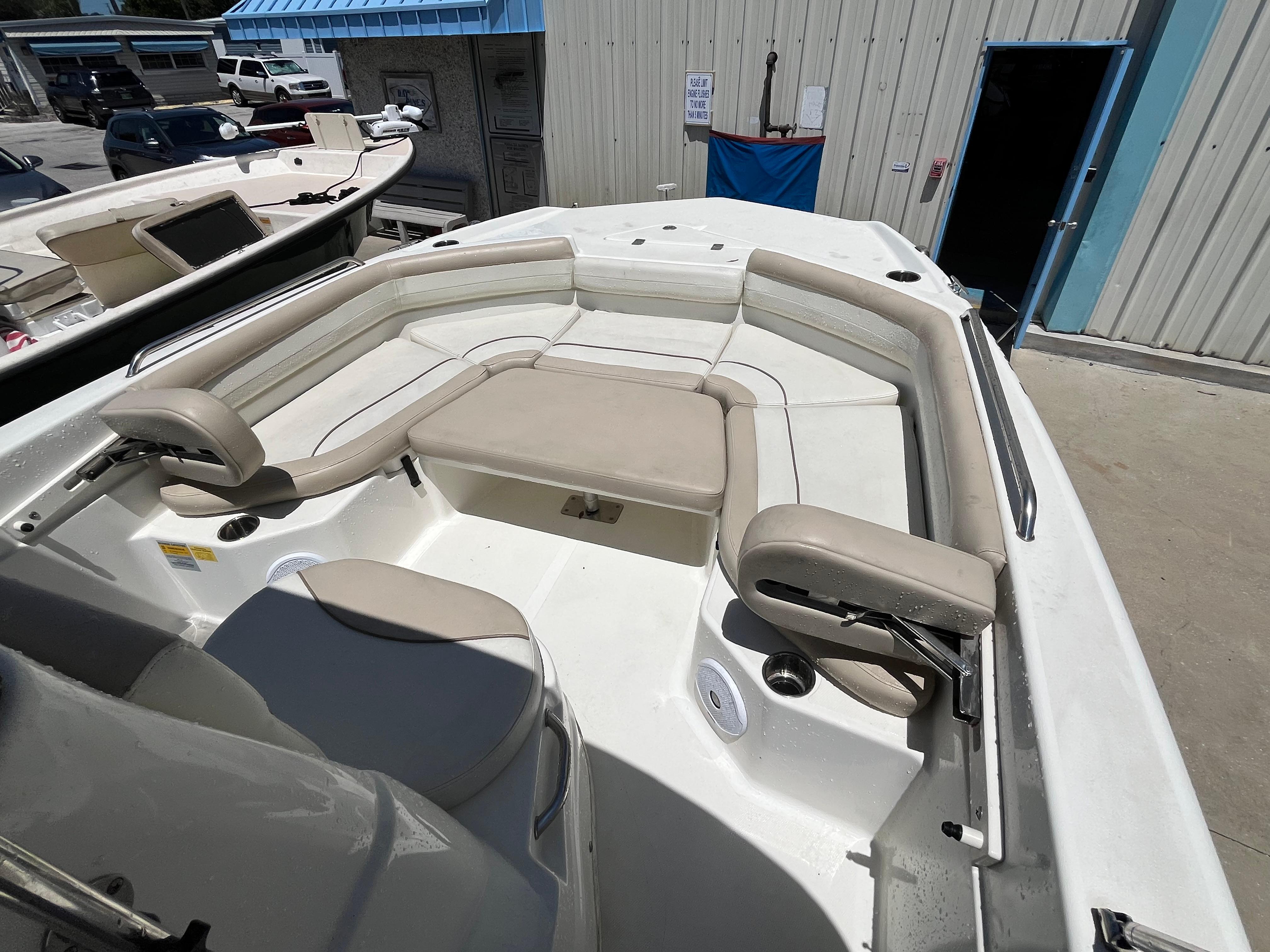 2016 Nauticstar 211 Angler-4
