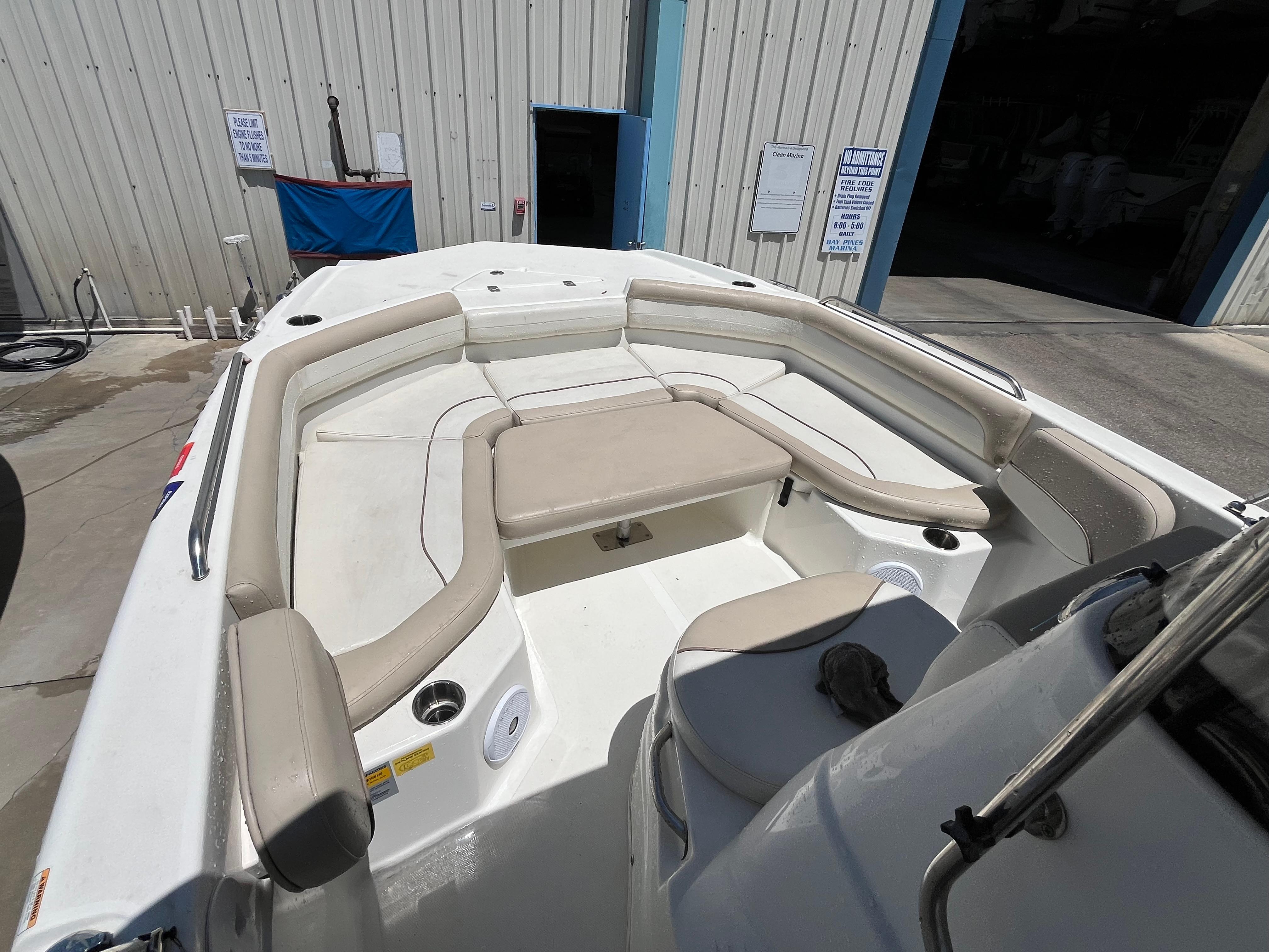 2016 Nauticstar 211 Angler-5
