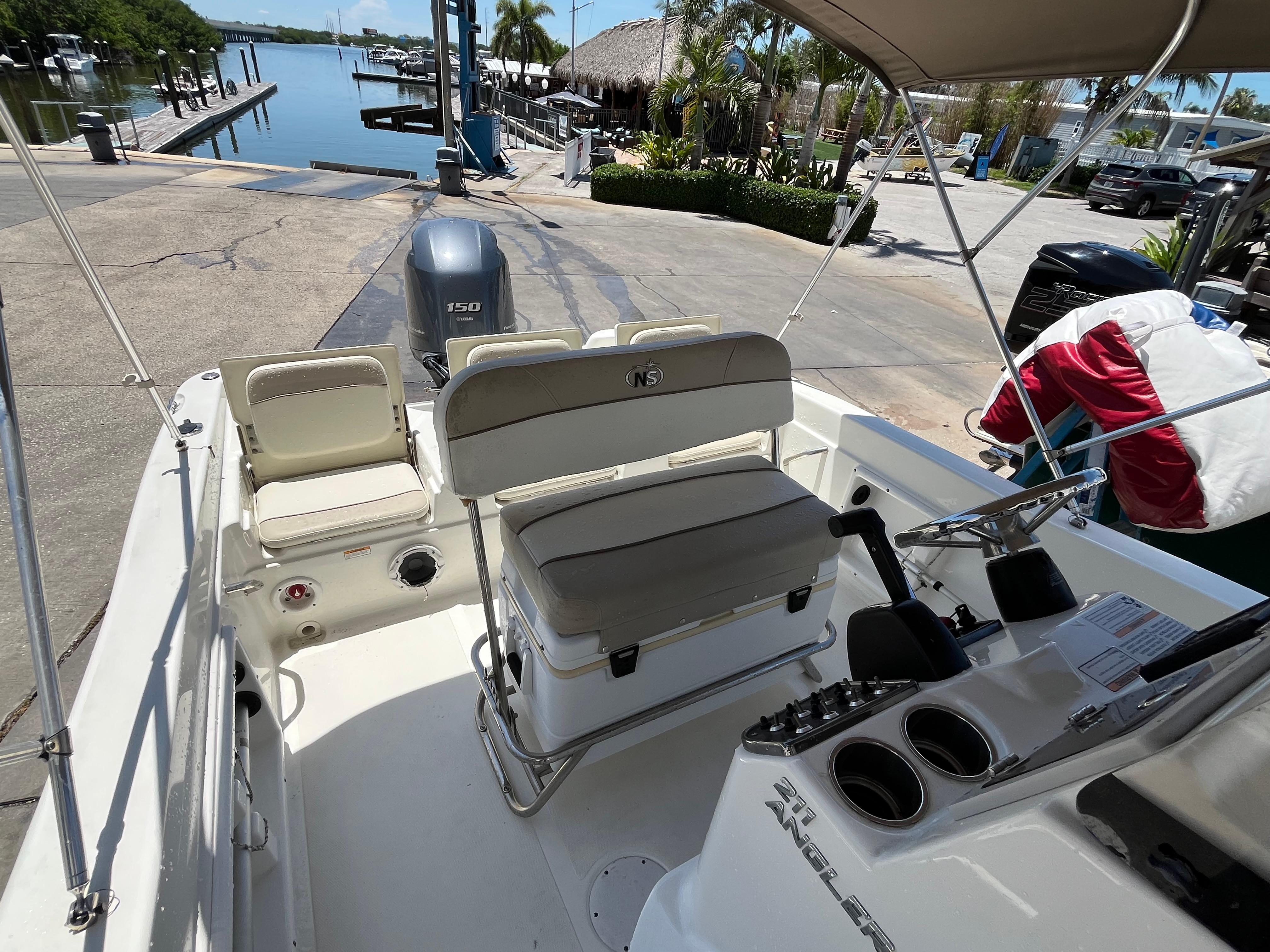 2016 Nauticstar 211 Angler-8