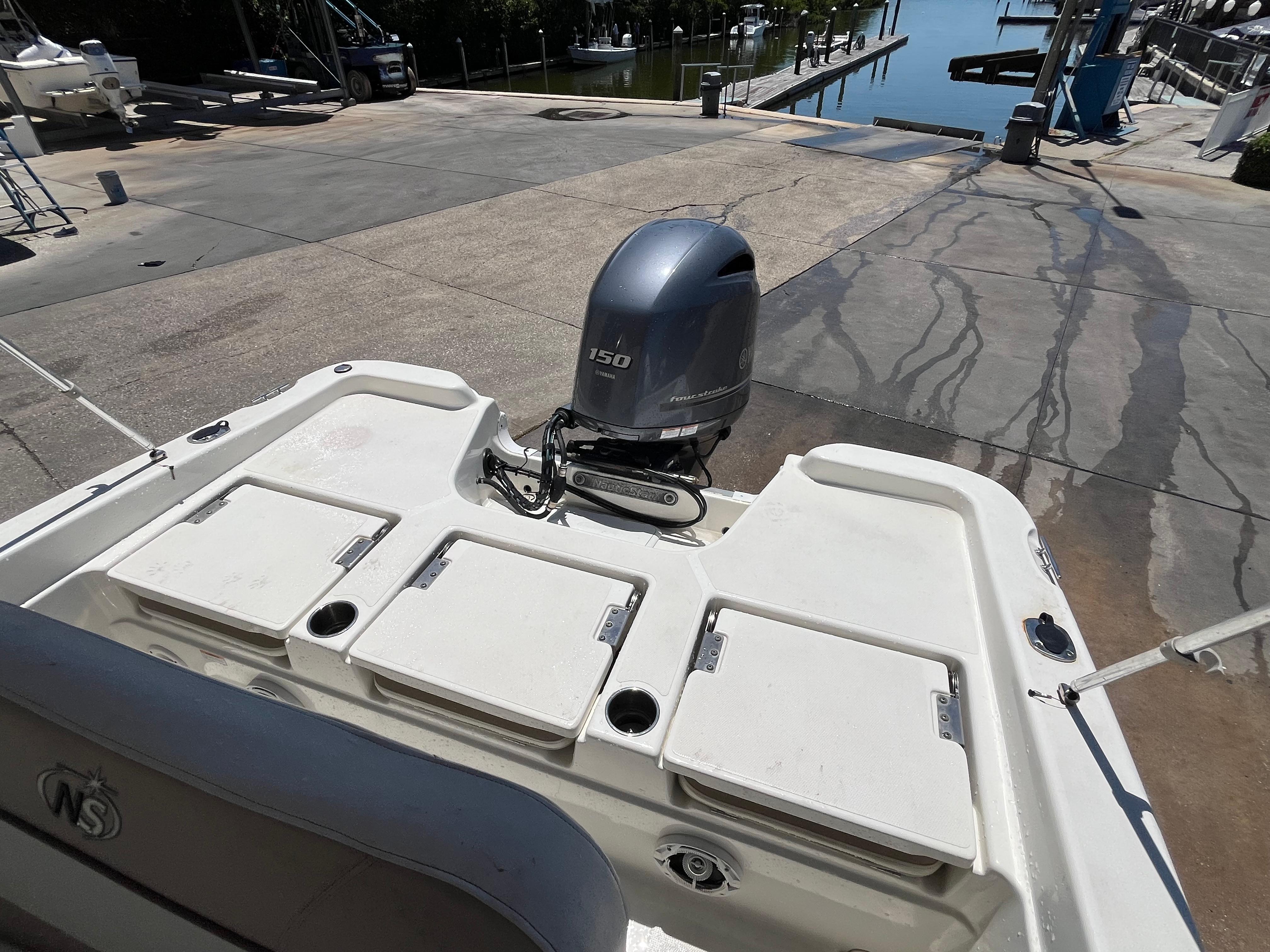 2016 Nauticstar 211 Angler-10