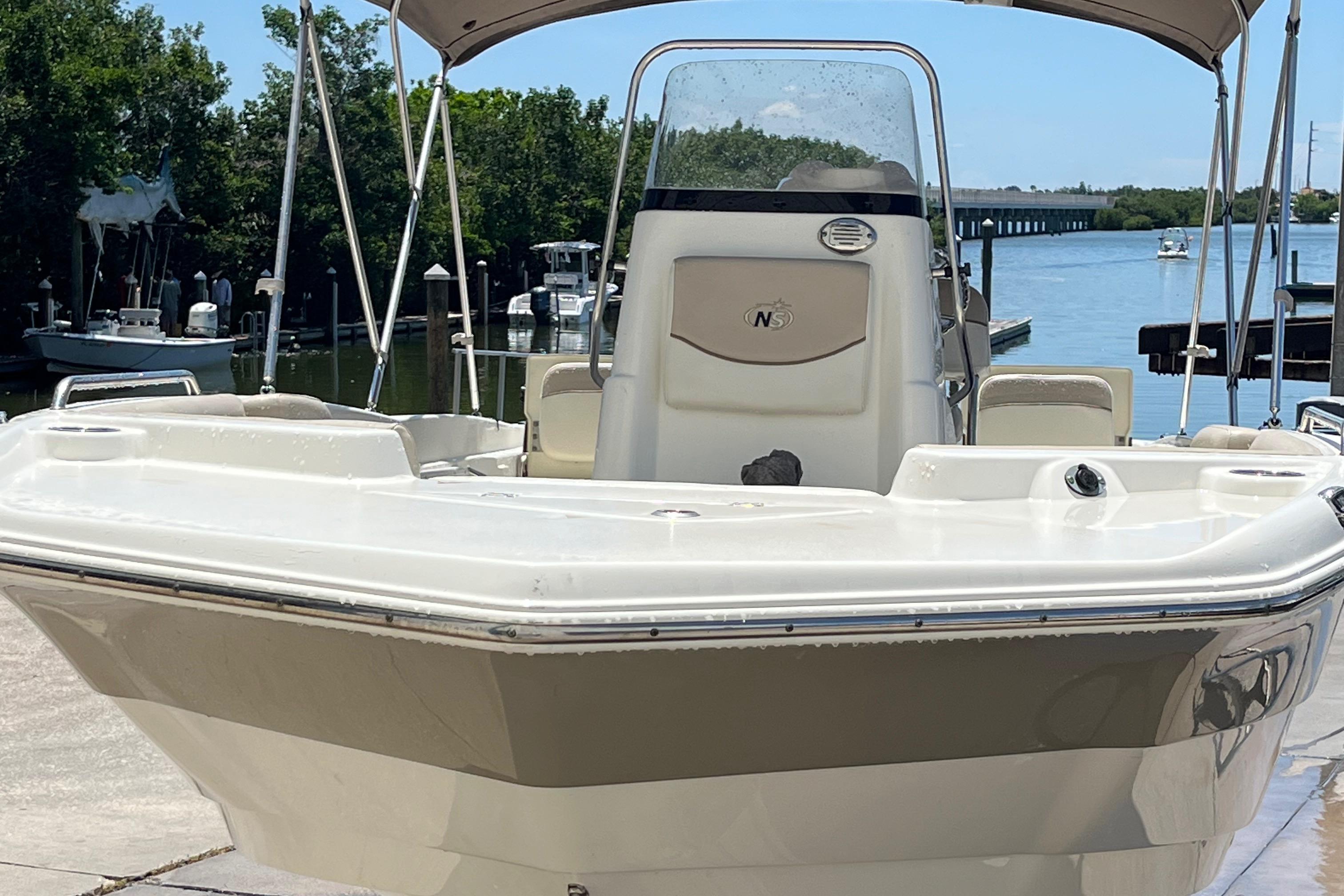 2016 Nauticstar 211 Angler-11