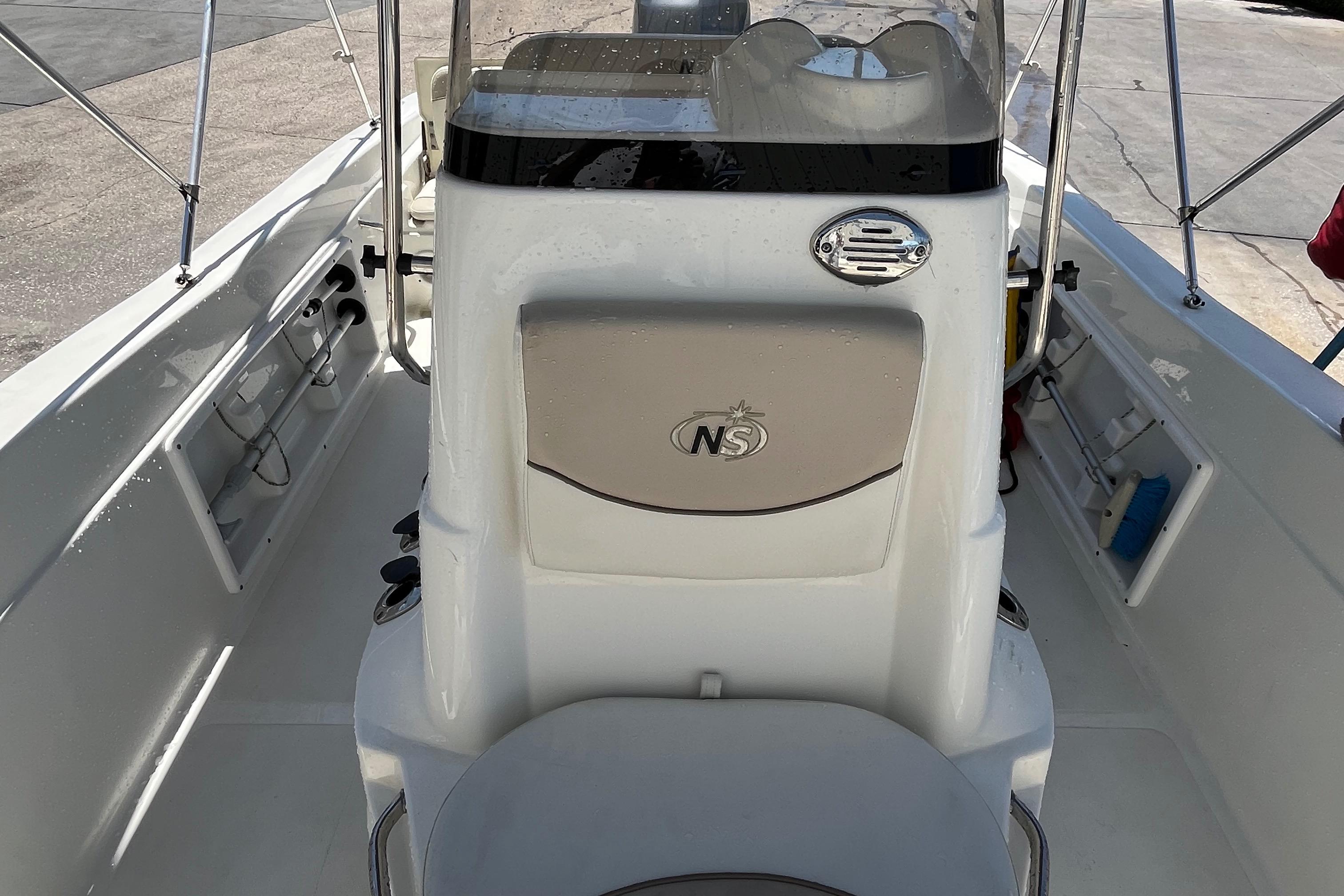 2016 Nauticstar 211 Angler-9