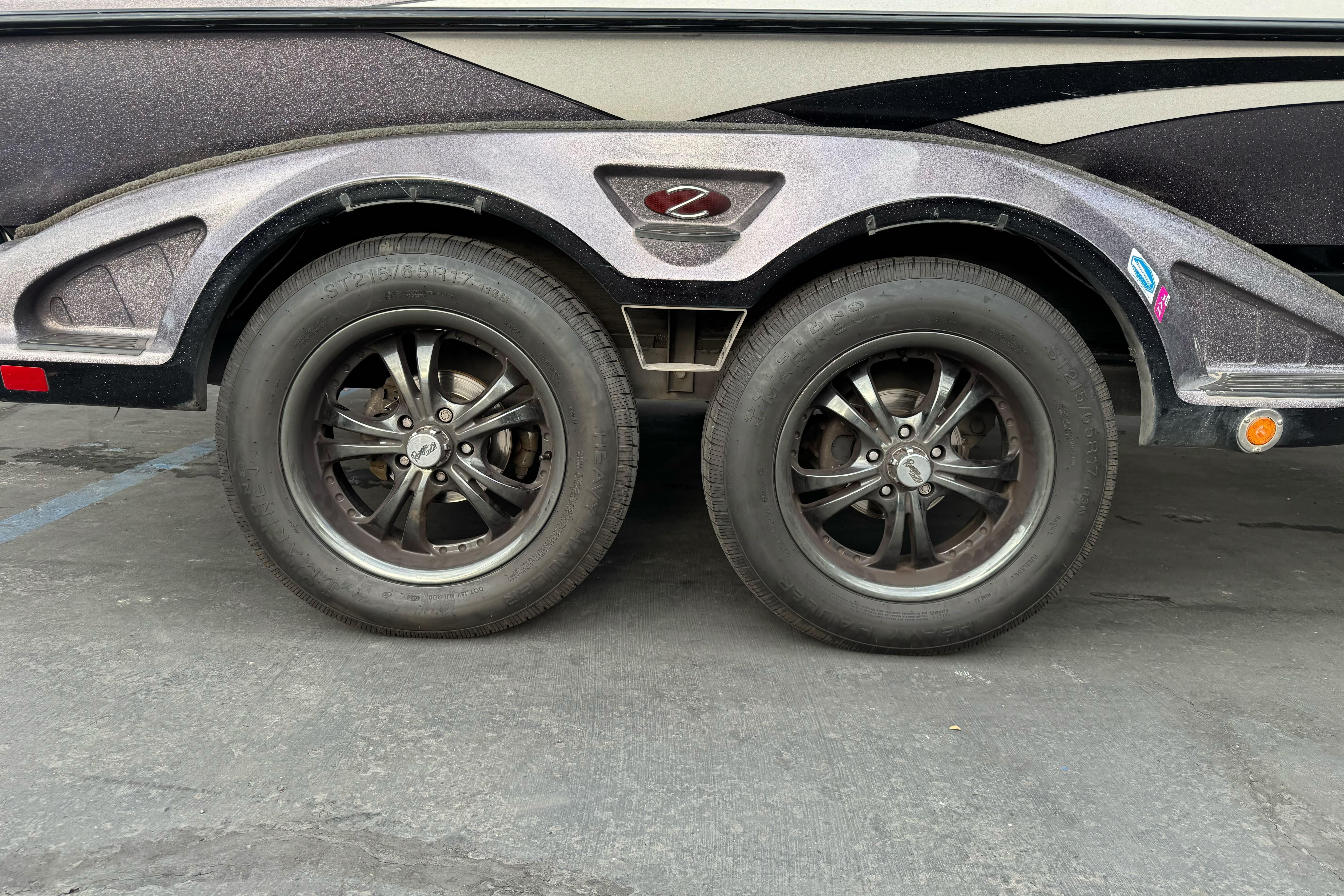 2016 Ranger Z521 Comanche trailer with dual wheels and sleek fender design.