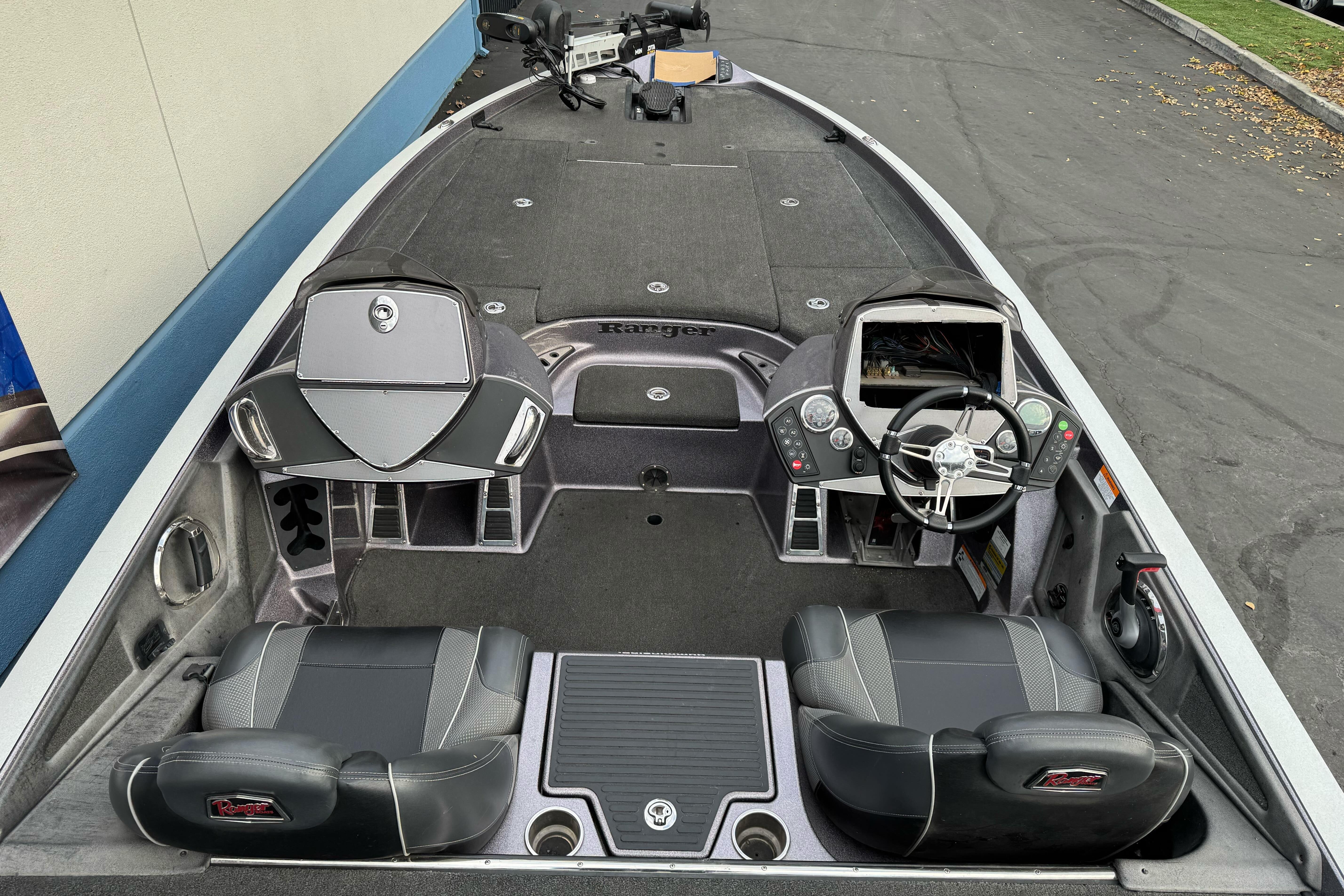 2016 Ranger Z521 Comanche boat interior with dual seats and steering console.