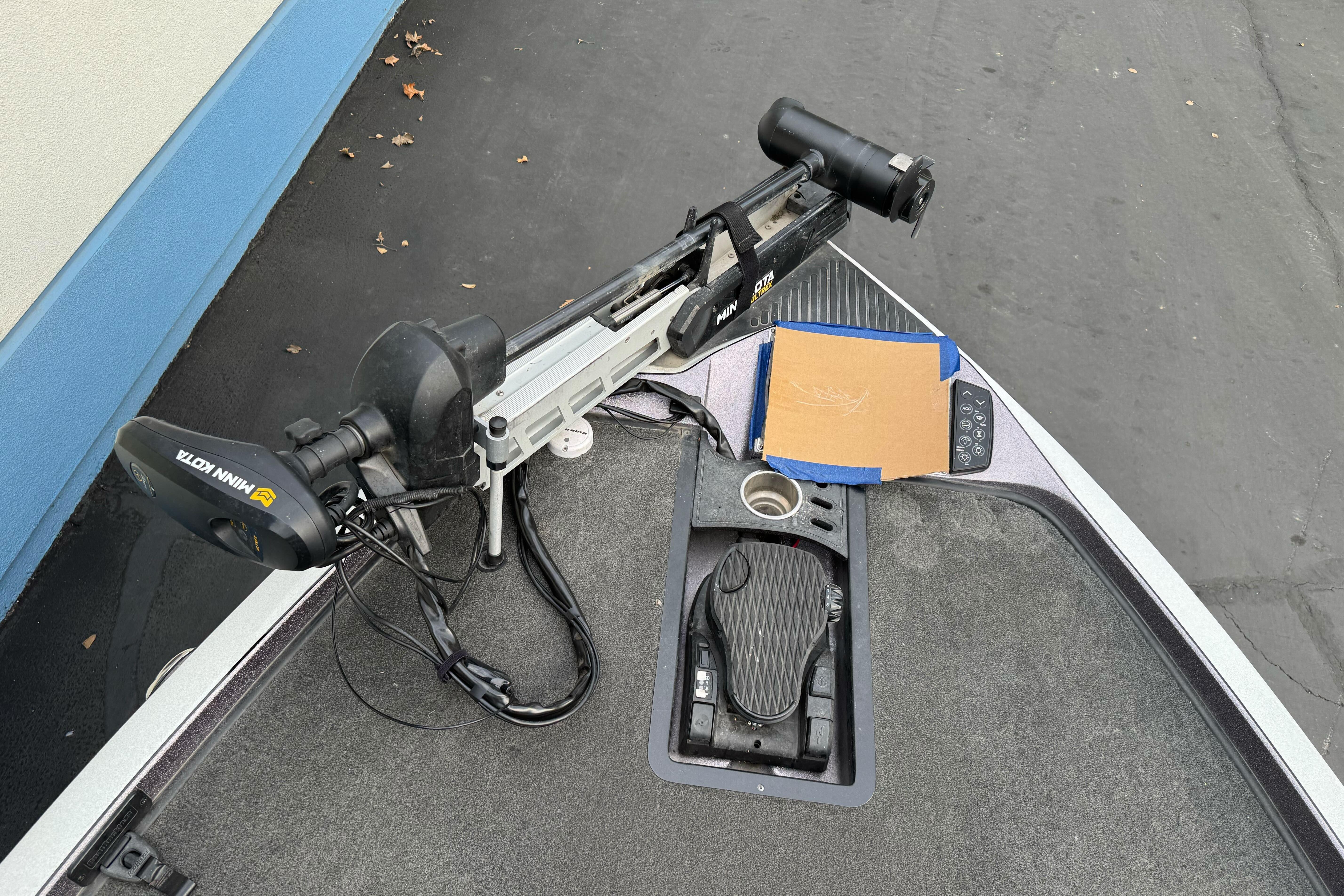 2016 Ranger Z521 Comanche boat deck with Minn Kota trolling motor.