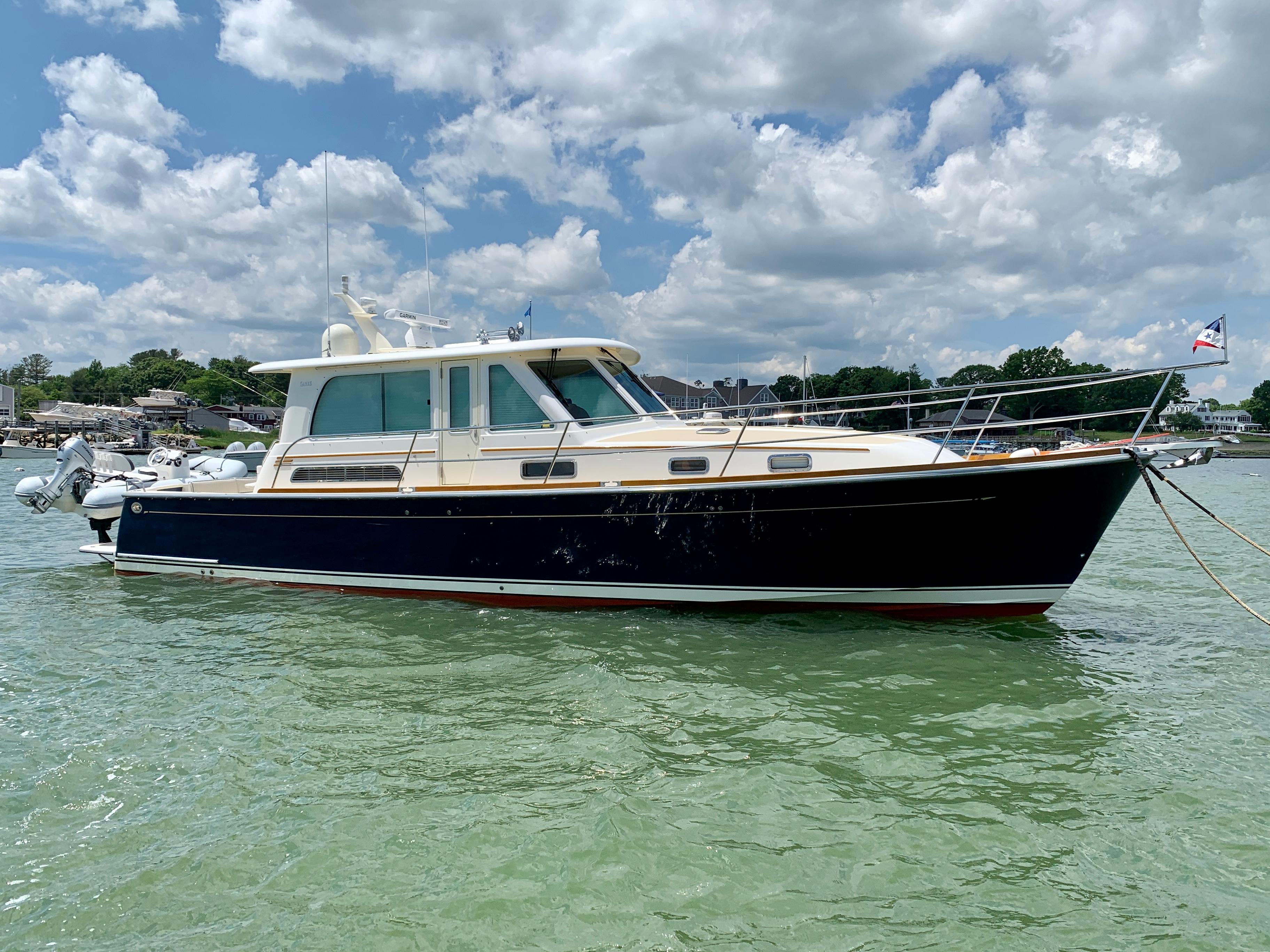 42 ft Sabre 42 Salon Express Starboard profile