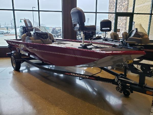 2022 Tracker Boats boat for sale, model of the boat is Pro 170 & Image # 2 of 46