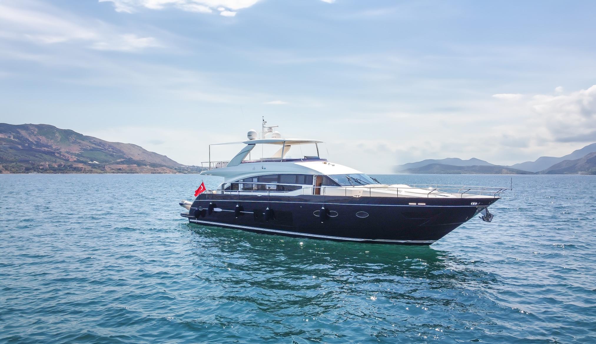  Princess Flybridge 82 Motor Yacht 2014 for sale in Istanbul 