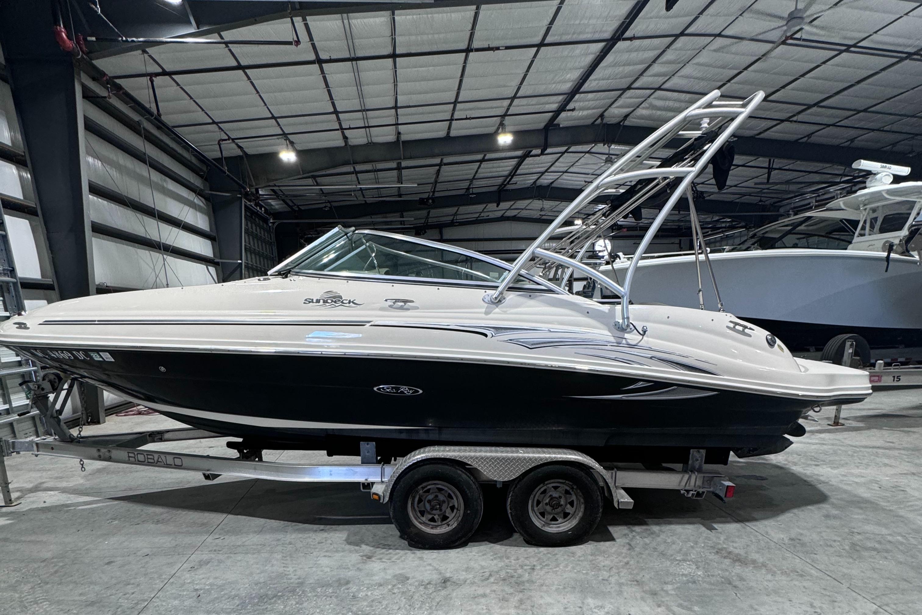 2005 Sea Ray 220 Sundeck