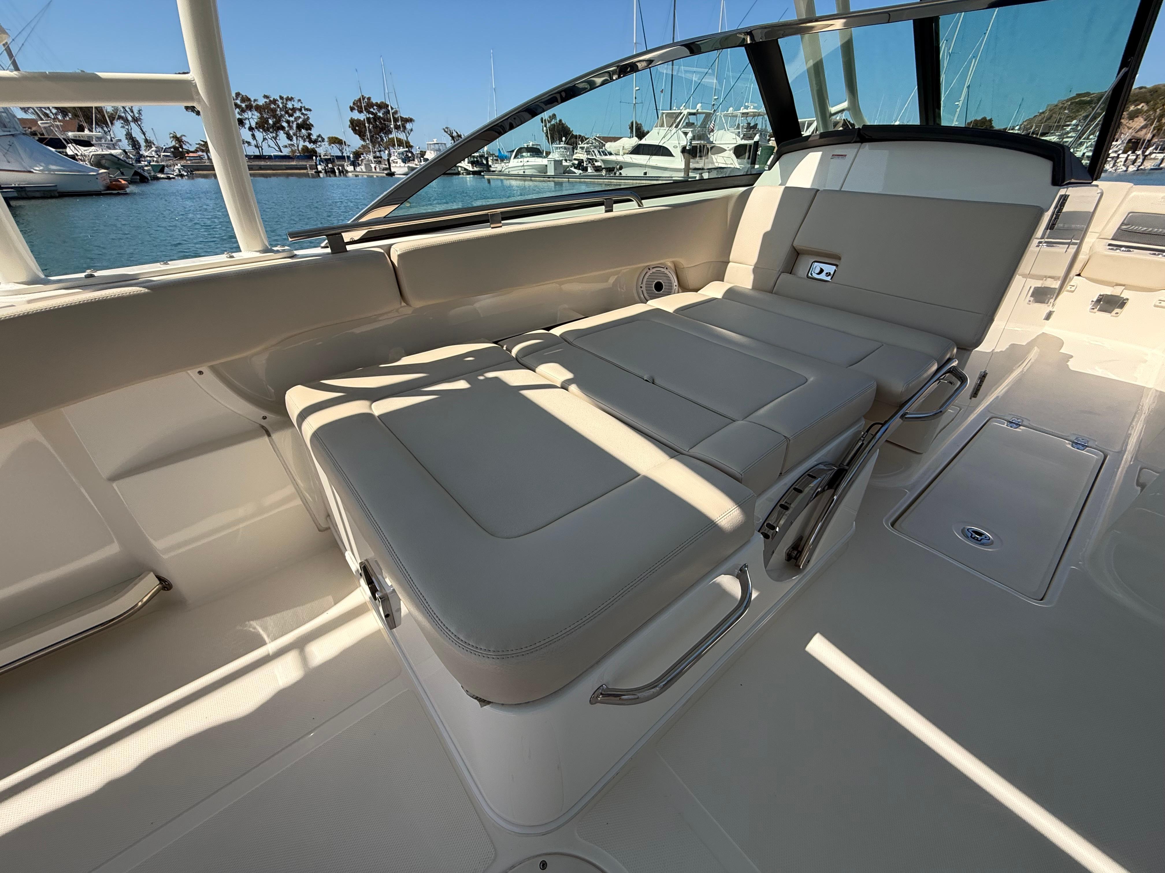 2020 Boston Whaler 270 Vantage #TBRL0785 inventory image at Sun Country Marine Group, Newport Beach 2020 Boston Whaler 270 Vantage #TBRL0785 inventory image at Sun Country Marine Group, Newport Beach
