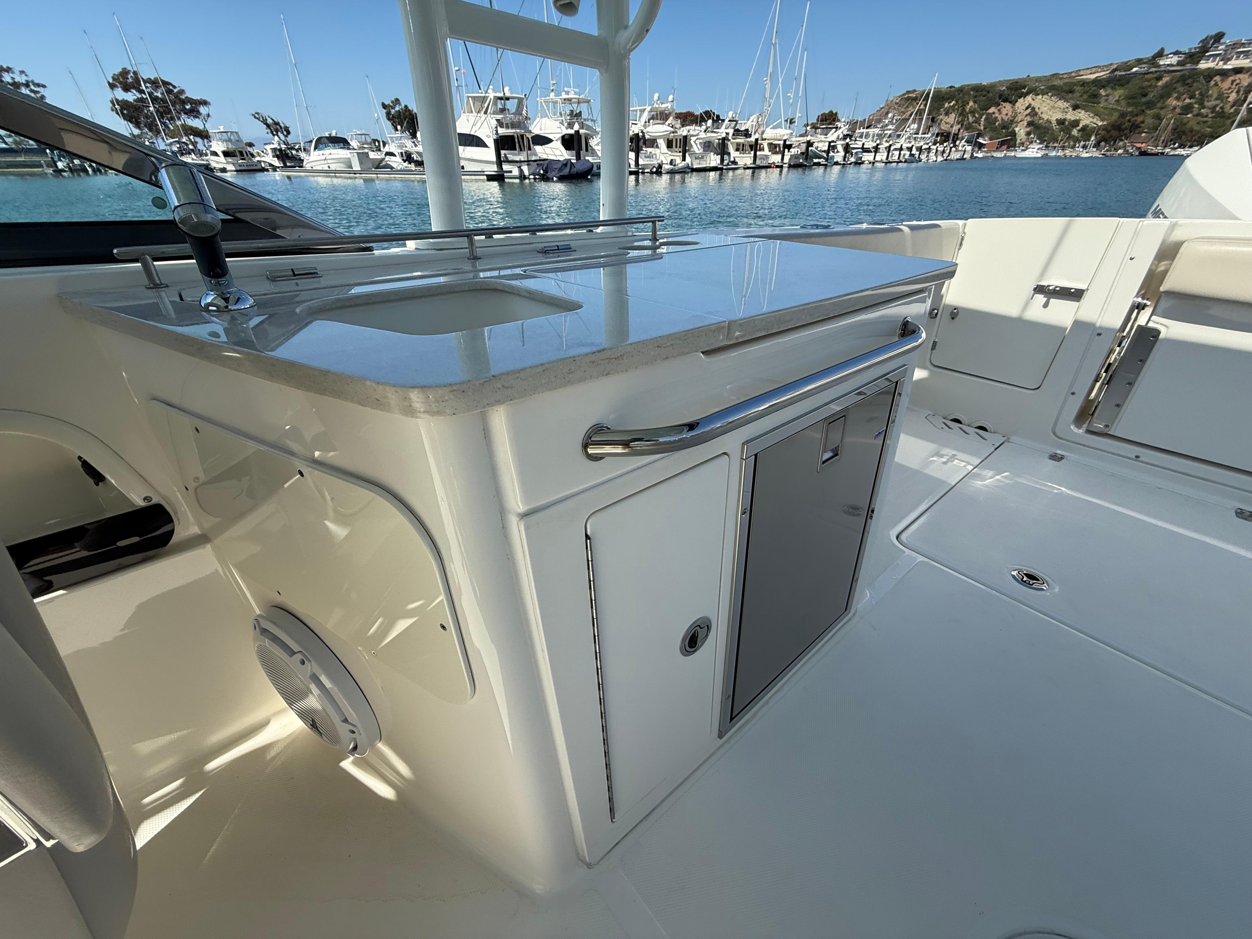 2020 Boston Whaler 270 Vantage #TBRL0785 inventory image at Sun Country Marine Group, Newport Beach 2020 Boston Whaler 270 Vantage #TBRL0785 inventory image at Sun Country Marine Group, Newport Beach