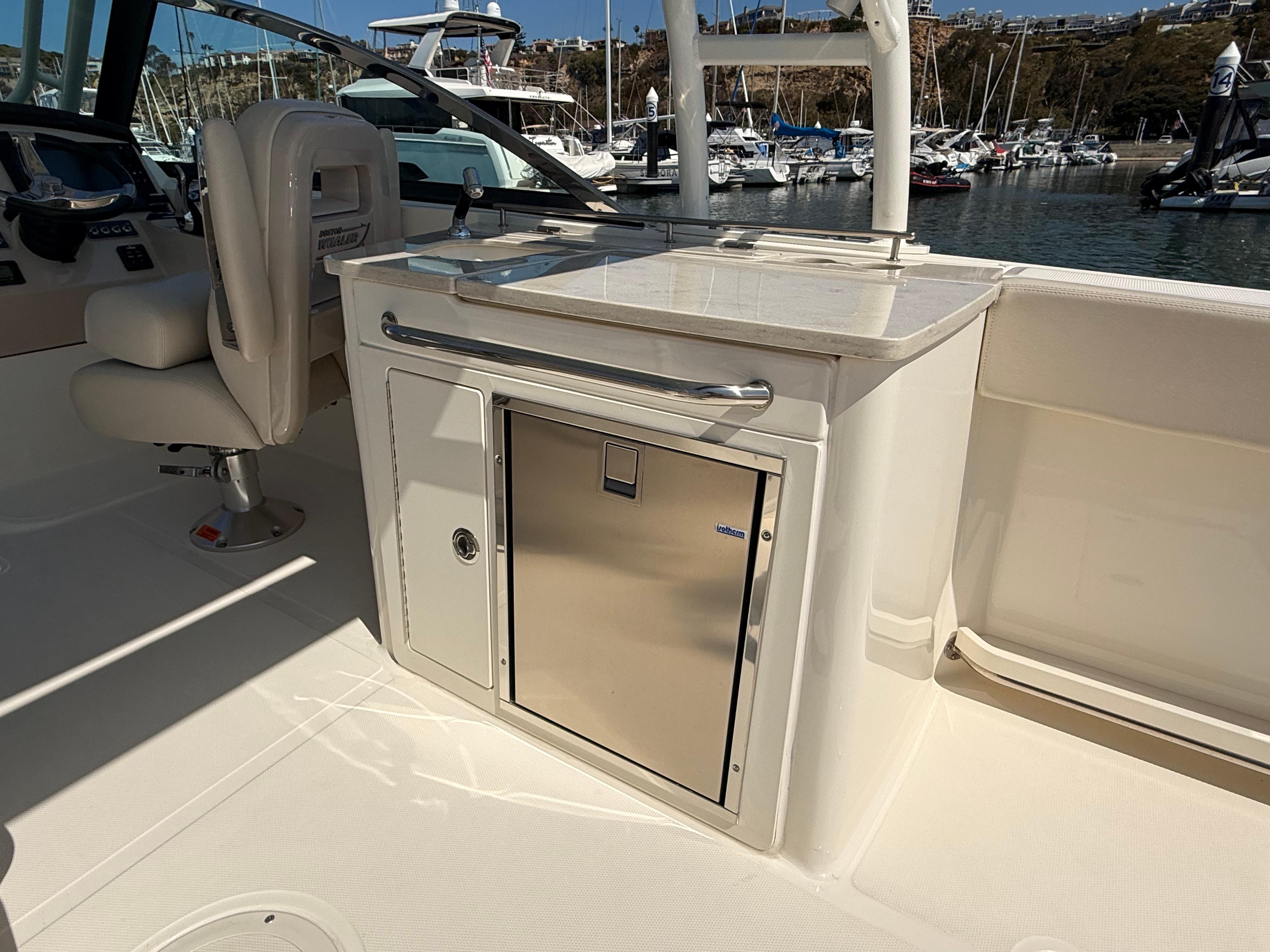 2020 Boston Whaler 270 Vantage #TBRL0785 inventory image at Sun Country Marine Group, Newport Beach 2020 Boston Whaler 270 Vantage #TBRL0785 inventory image at Sun Country Marine Group, Newport Beach
