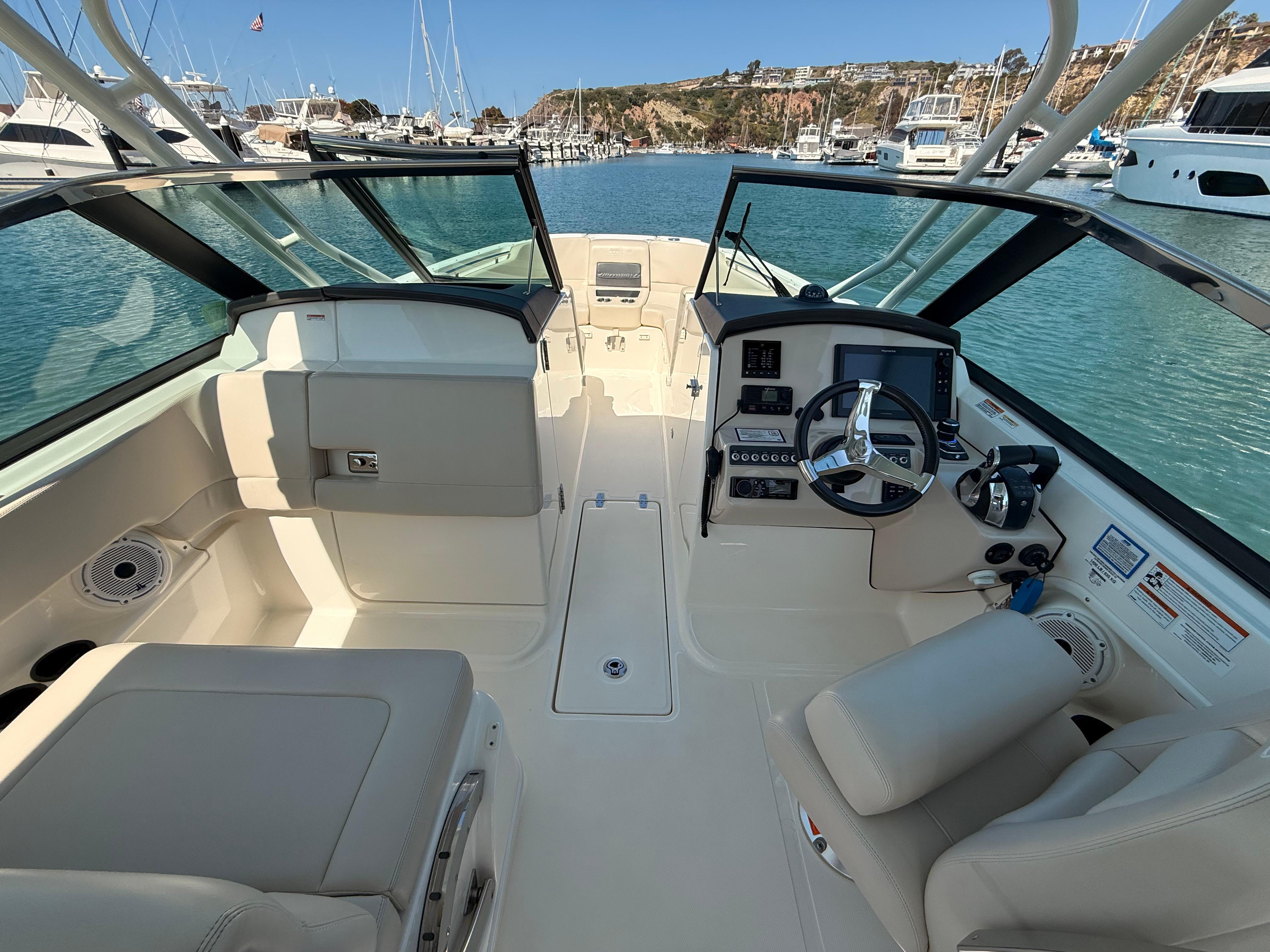 2020 Boston Whaler 270 Vantage #TBRL0785 inventory image at Sun Country Marine Group, Newport Beach 2020 Boston Whaler 270 Vantage #TBRL0785 inventory image at Sun Country Marine Group, Newport Beach