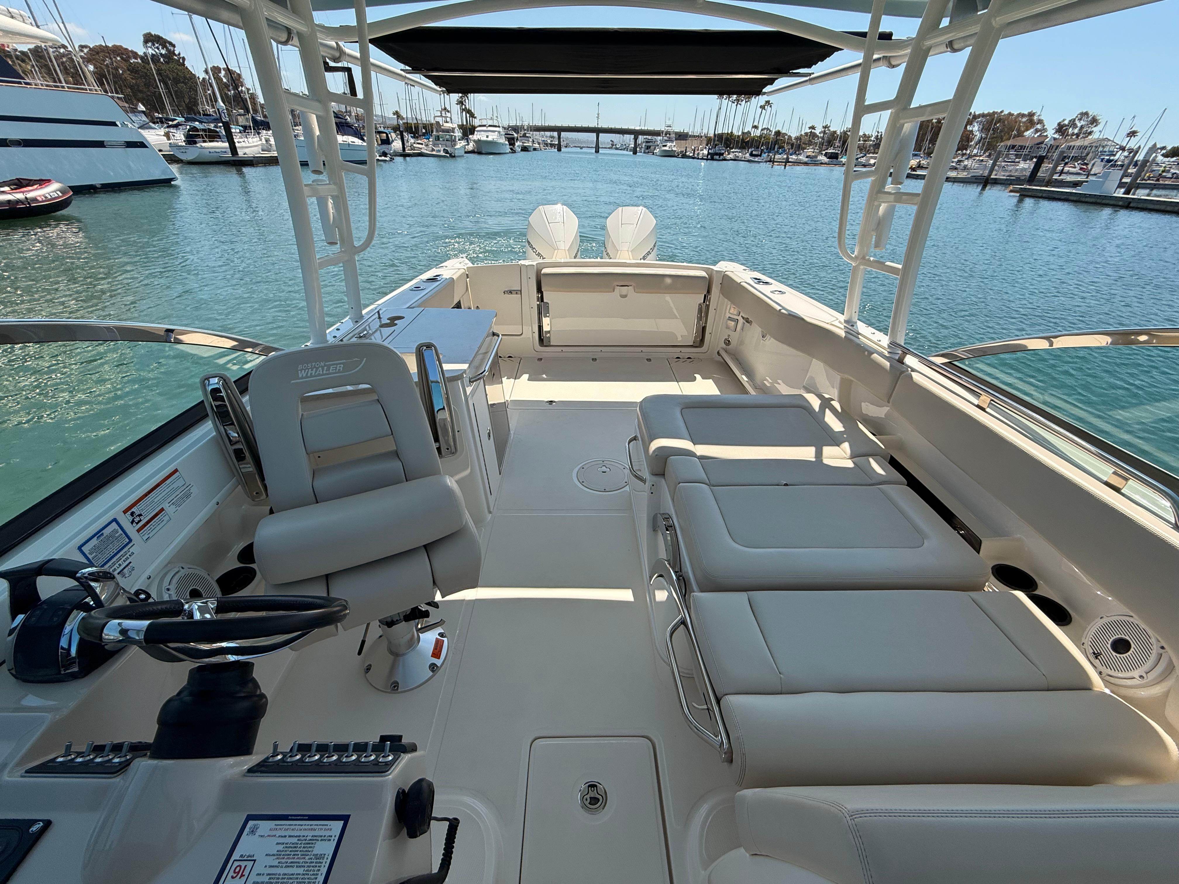 2020 Boston Whaler 270 Vantage #TBRL0785 inventory image at Sun Country Marine Group, Newport Beach 2020 Boston Whaler 270 Vantage #TBRL0785 inventory image at Sun Country Marine Group, Newport Beach