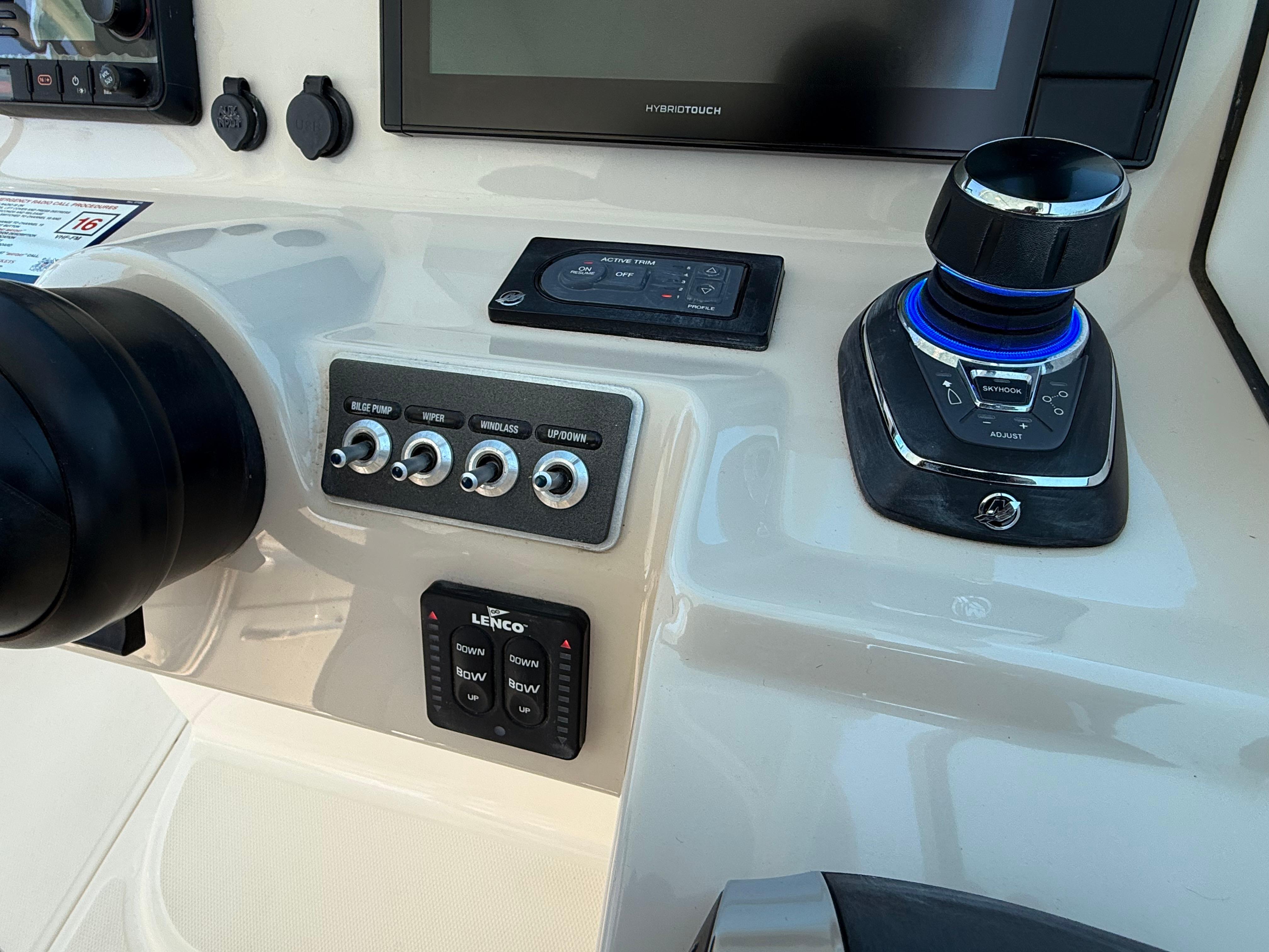 2020 Boston Whaler 270 Vantage #TBRL0785 inventory image at Sun Country Marine Group, Newport Beach 2020 Boston Whaler 270 Vantage #TBRL0785 inventory image at Sun Country Marine Group, Newport Beach