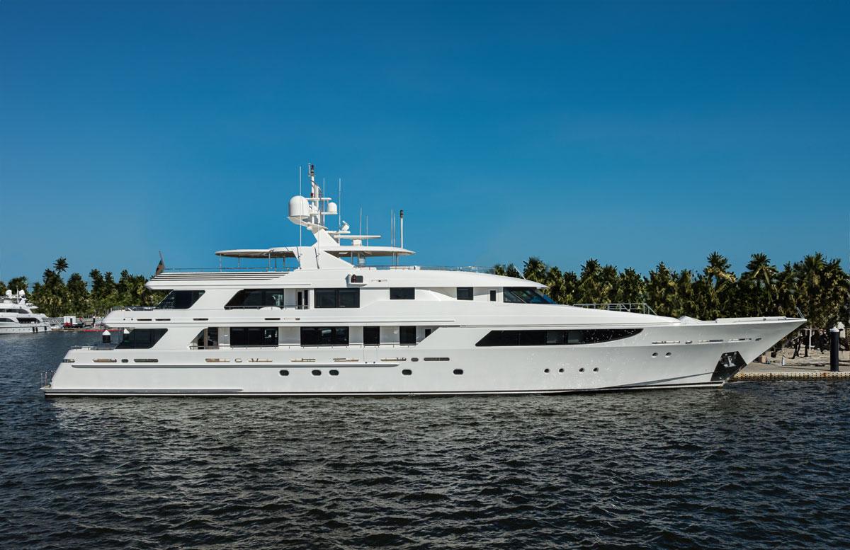 Gigi Yacht Photos Pics 