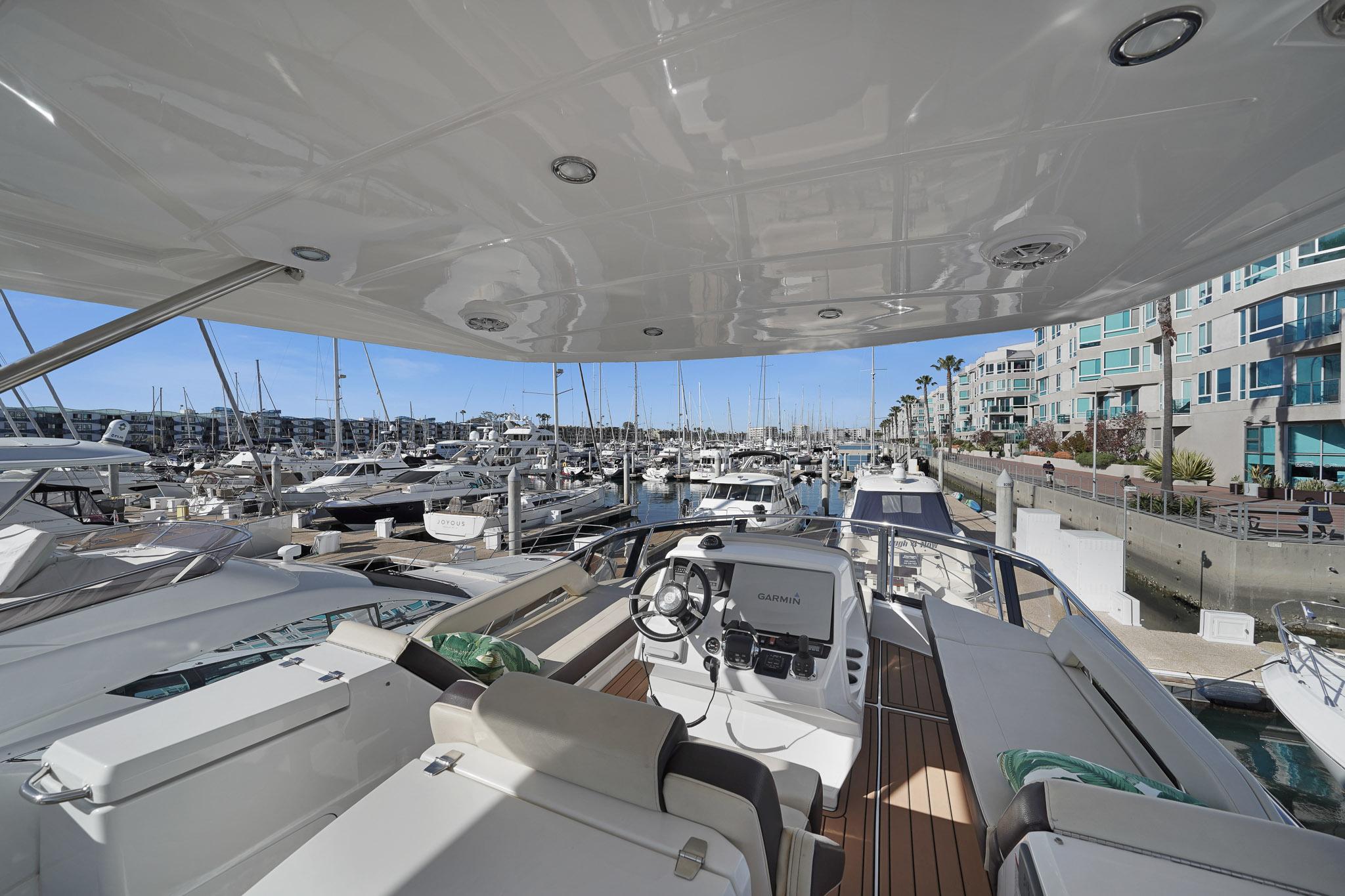Image [23] of 2018 Cruisers Yachts 60 Fly