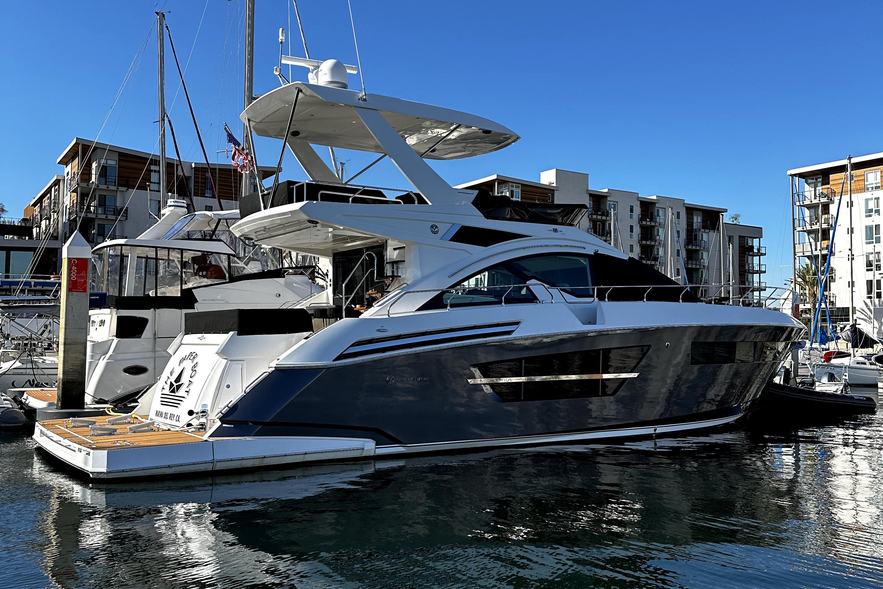 Image of 2018 Cruisers Yachts 60 Fly