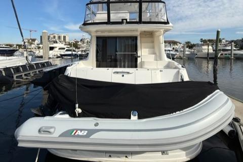 2001 Sea Ray 540 Cockpit Motor Yacht