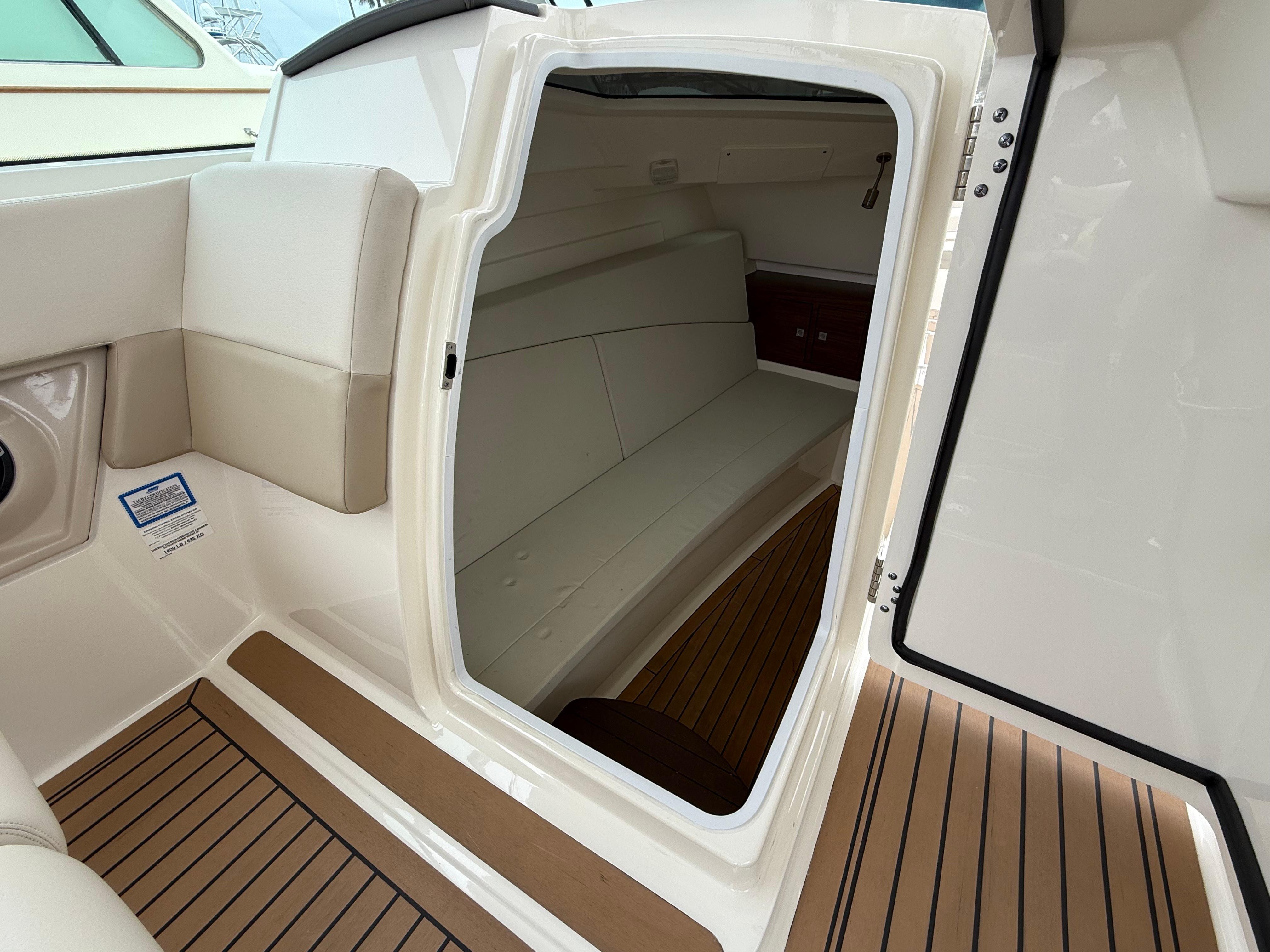 2019 Boston Whaler 320 Vantage #TBRL2625 inventory image at Sun Country Marine Group, Newport Beach 2019 Boston Whaler 320 Vantage #TBRL2625 inventory image at Sun Country Marine Group, Newport Beach