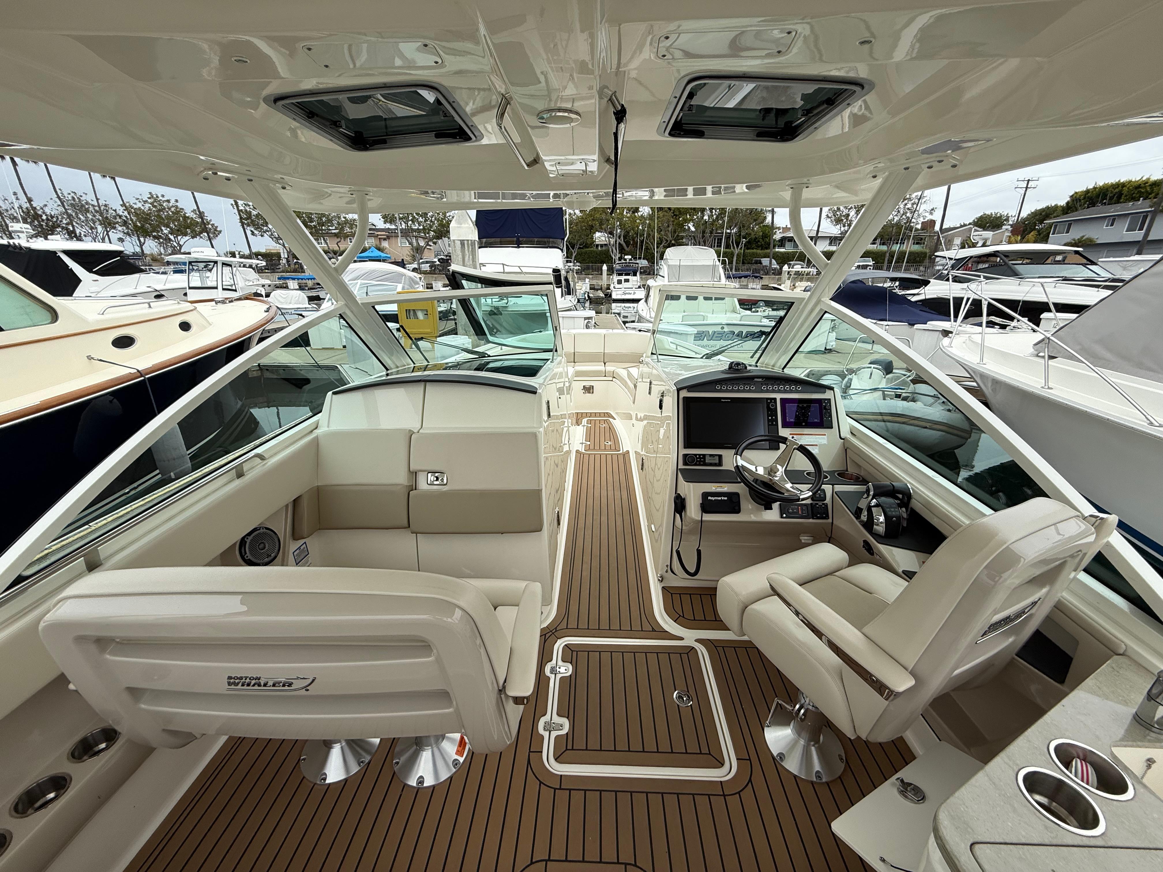 2019 Boston Whaler 320 Vantage #TBRL2625 inventory image at Sun Country Marine Group, Newport Beach 2019 Boston Whaler 320 Vantage #TBRL2625 inventory image at Sun Country Marine Group, Newport Beach