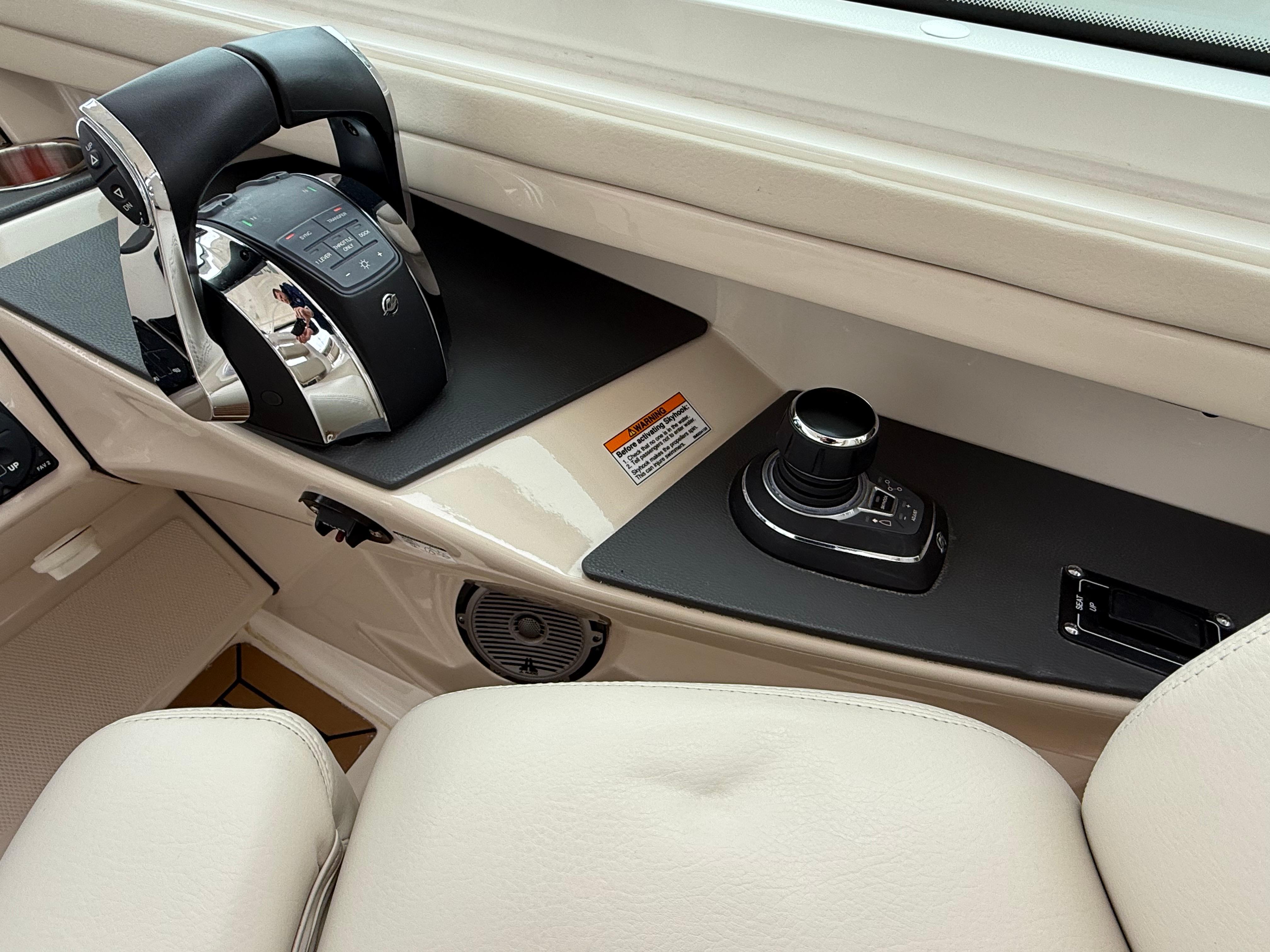 2019 Boston Whaler 320 Vantage #TBRL2625 inventory image at Sun Country Marine Group, Newport Beach 2019 Boston Whaler 320 Vantage #TBRL2625 inventory image at Sun Country Marine Group, Newport Beach