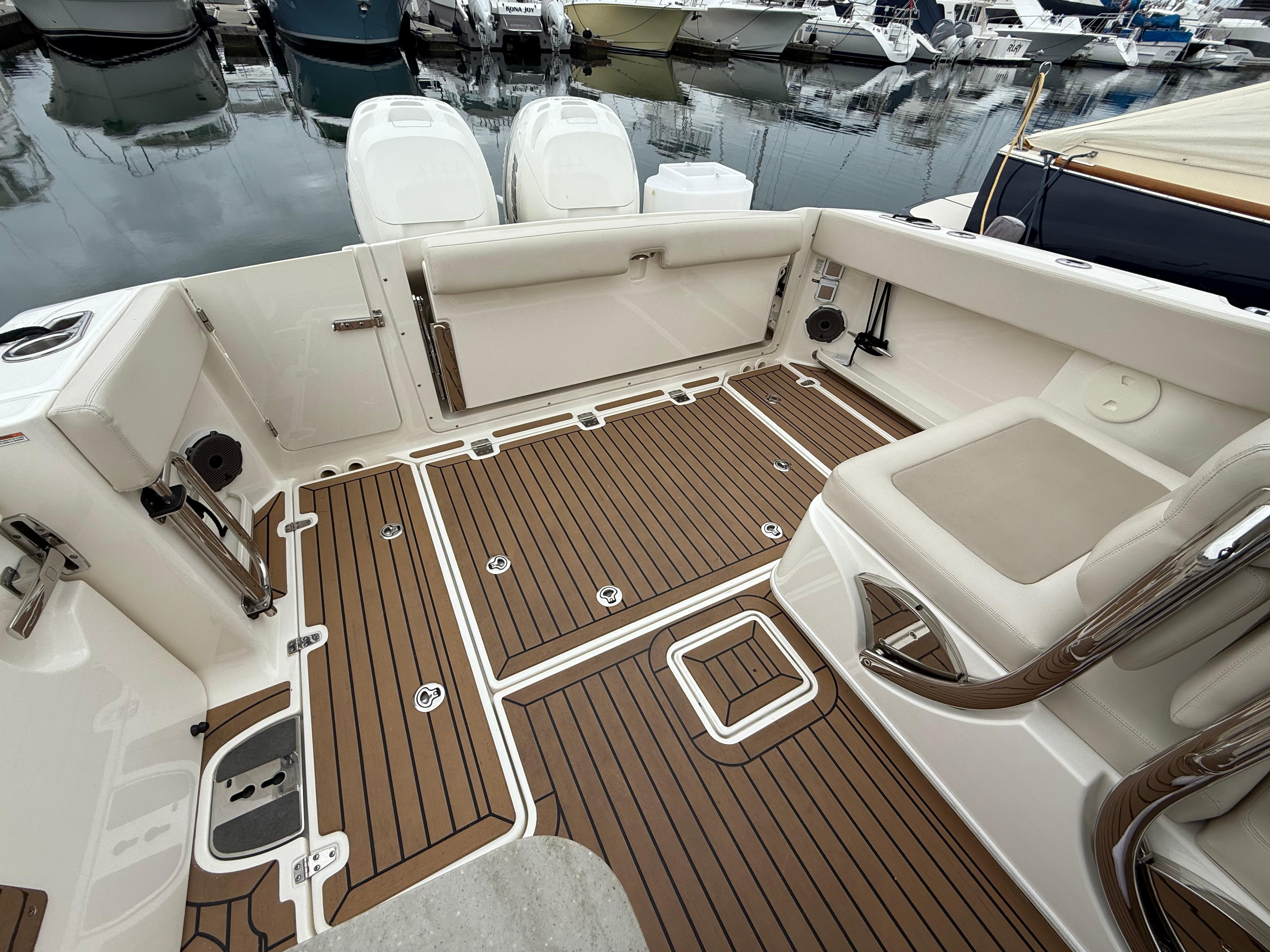 2019 Boston Whaler 320 Vantage #TBRL2625 inventory image at Sun Country Marine Group, Newport Beach 2019 Boston Whaler 320 Vantage #TBRL2625 inventory image at Sun Country Marine Group, Newport Beach