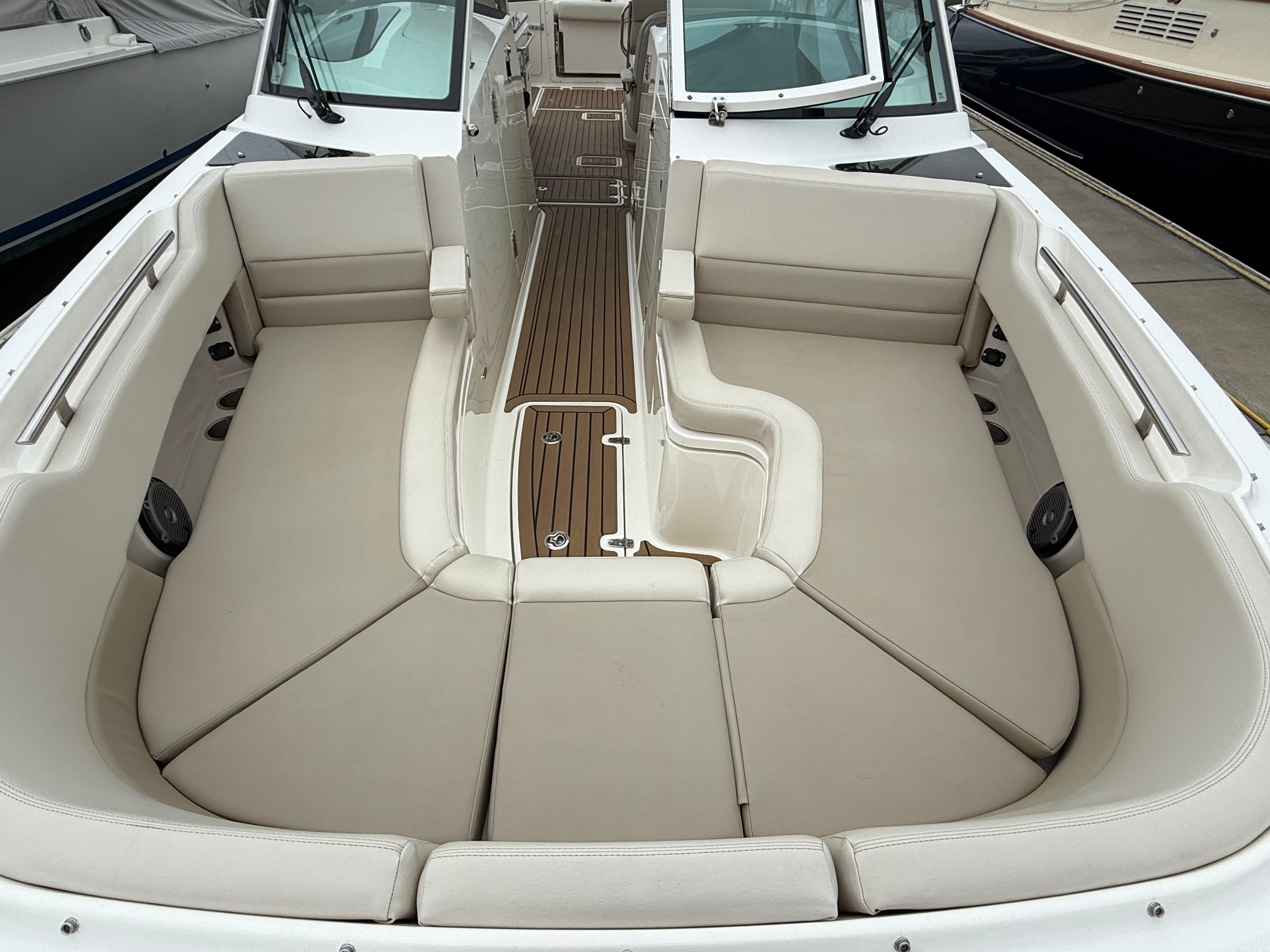 2019 Boston Whaler 320 Vantage #TBRL2625 inventory image at Sun Country Marine Group, Newport Beach 2019 Boston Whaler 320 Vantage #TBRL2625 inventory image at Sun Country Marine Group, Newport Beach