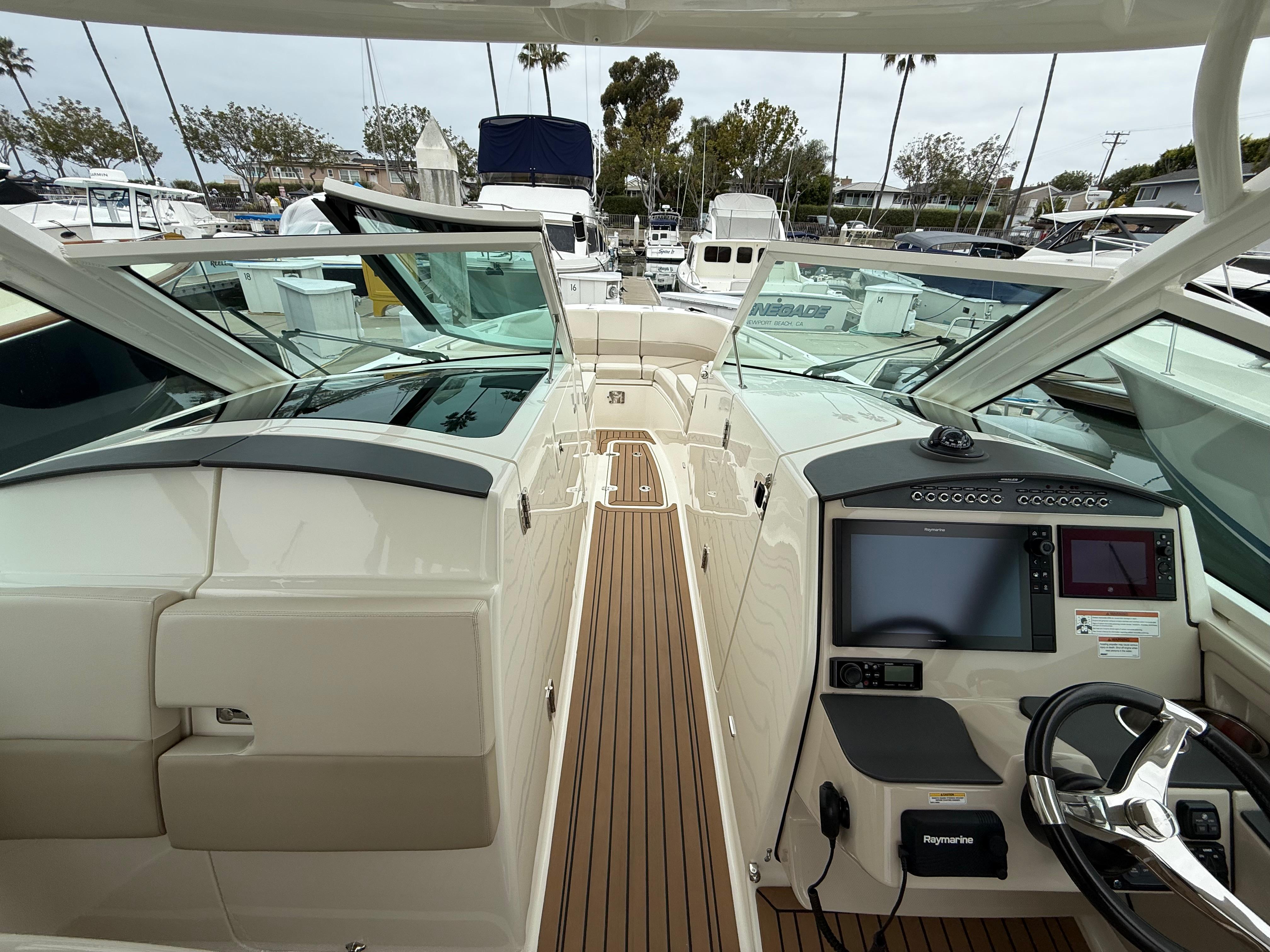 2019 Boston Whaler 320 Vantage #TBRL2625 inventory image at Sun Country Marine Group, Newport Beach 2019 Boston Whaler 320 Vantage #TBRL2625 inventory image at Sun Country Marine Group, Newport Beach
