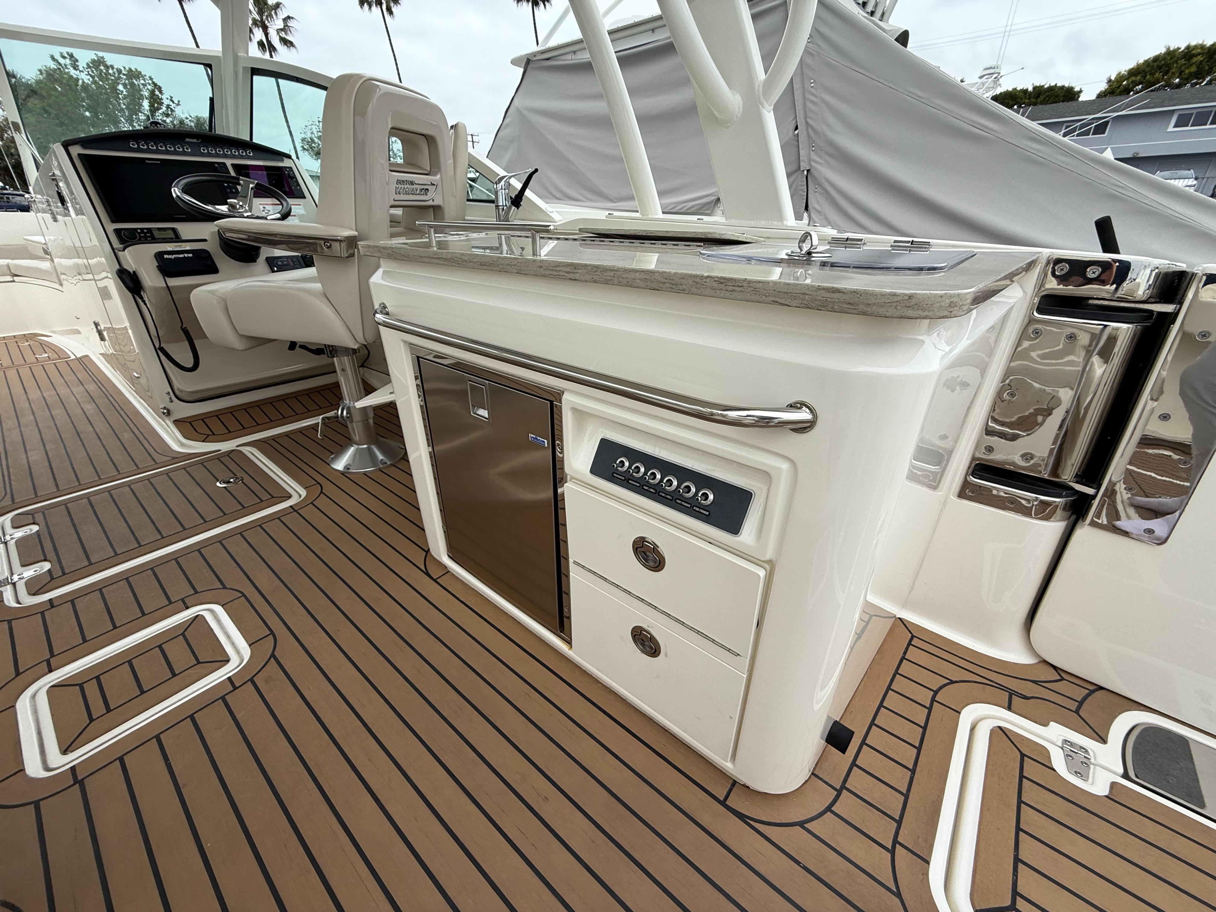 2019 Boston Whaler 320 Vantage #TBRL2625 inventory image at Sun Country Marine Group, Newport Beach 2019 Boston Whaler 320 Vantage #TBRL2625 inventory image at Sun Country Marine Group, Newport Beach