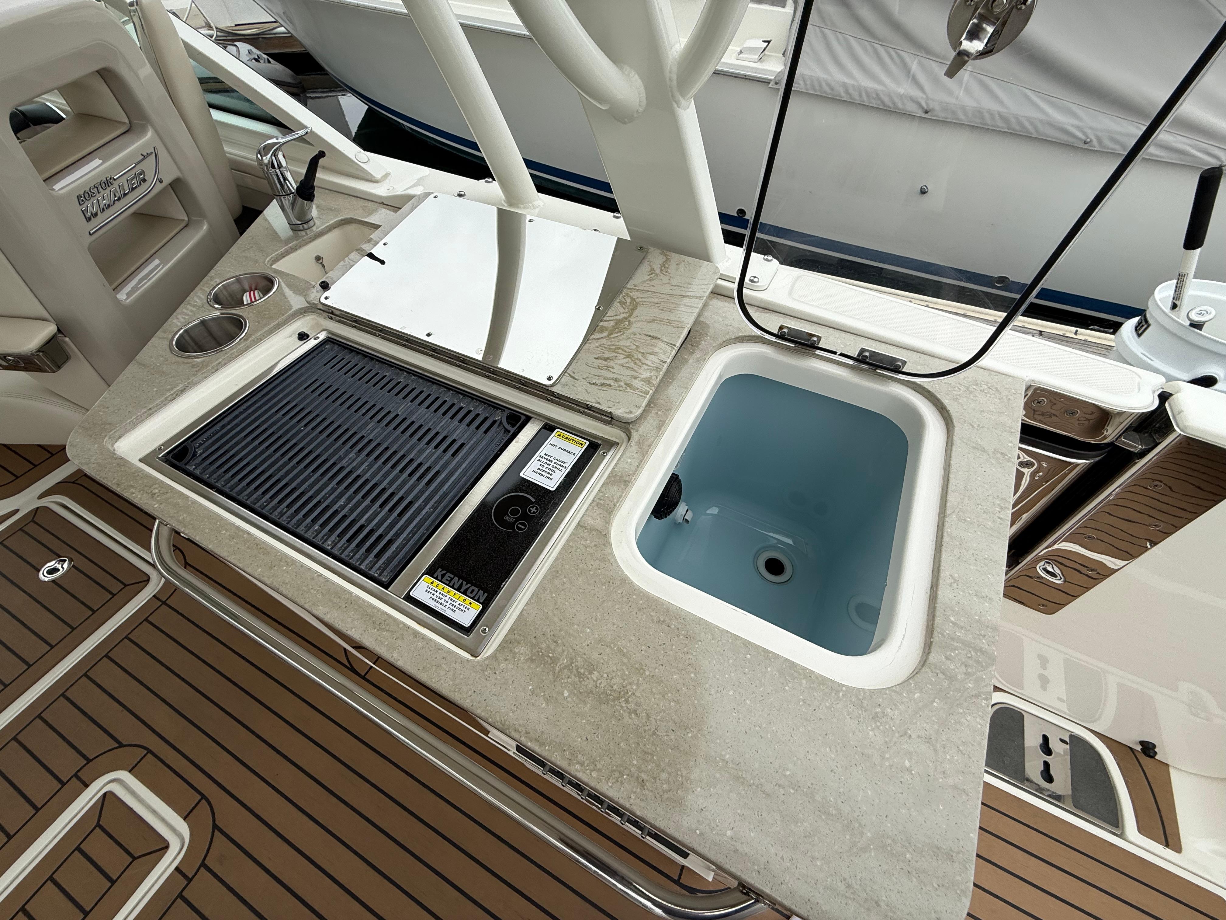 2019 Boston Whaler 320 Vantage #TBRL2625 inventory image at Sun Country Marine Group, Newport Beach 2019 Boston Whaler 320 Vantage #TBRL2625 inventory image at Sun Country Marine Group, Newport Beach