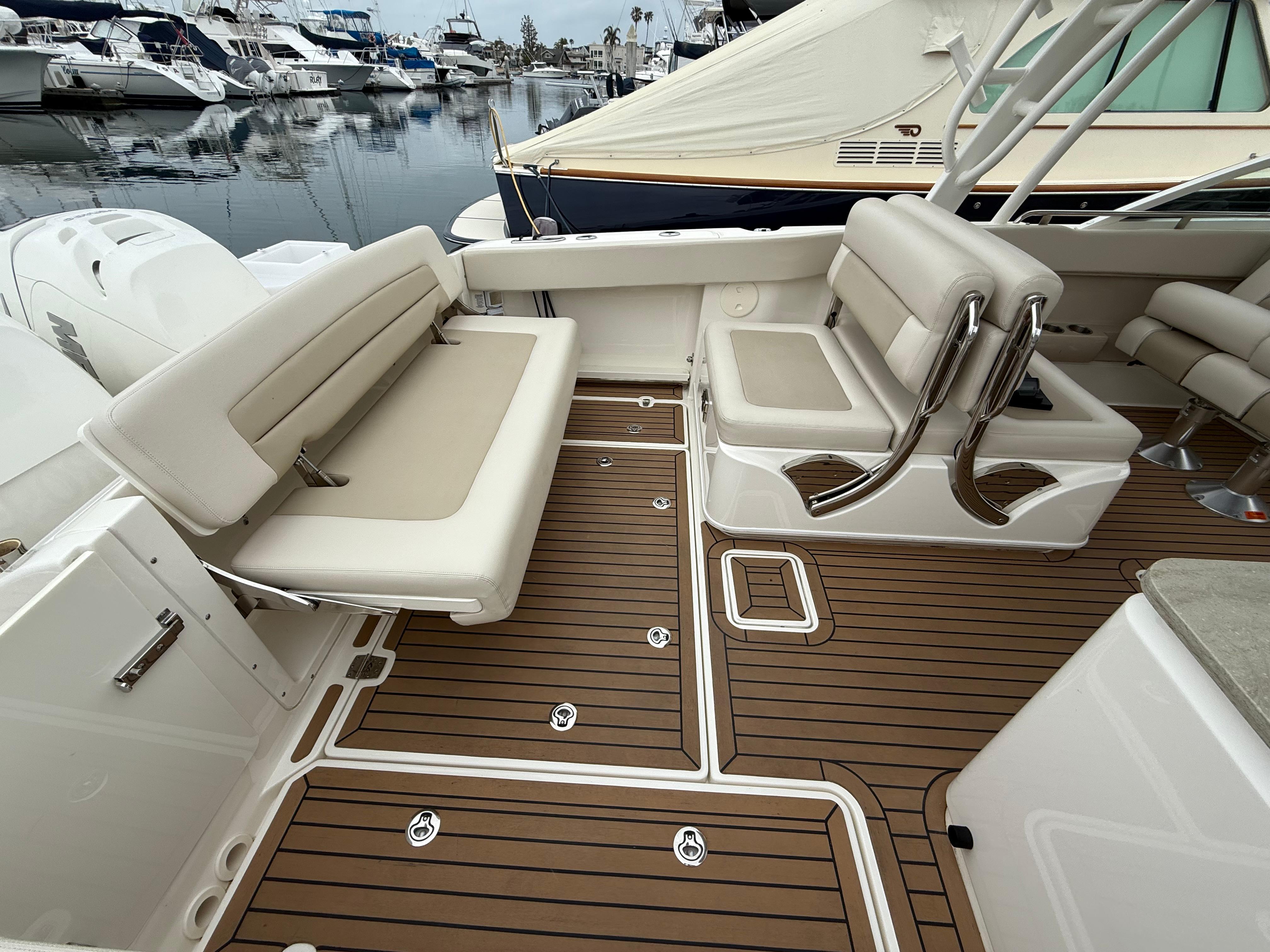 2019 Boston Whaler 320 Vantage #TBRL2625 inventory image at Sun Country Marine Group, Newport Beach 2019 Boston Whaler 320 Vantage #TBRL2625 inventory image at Sun Country Marine Group, Newport Beach