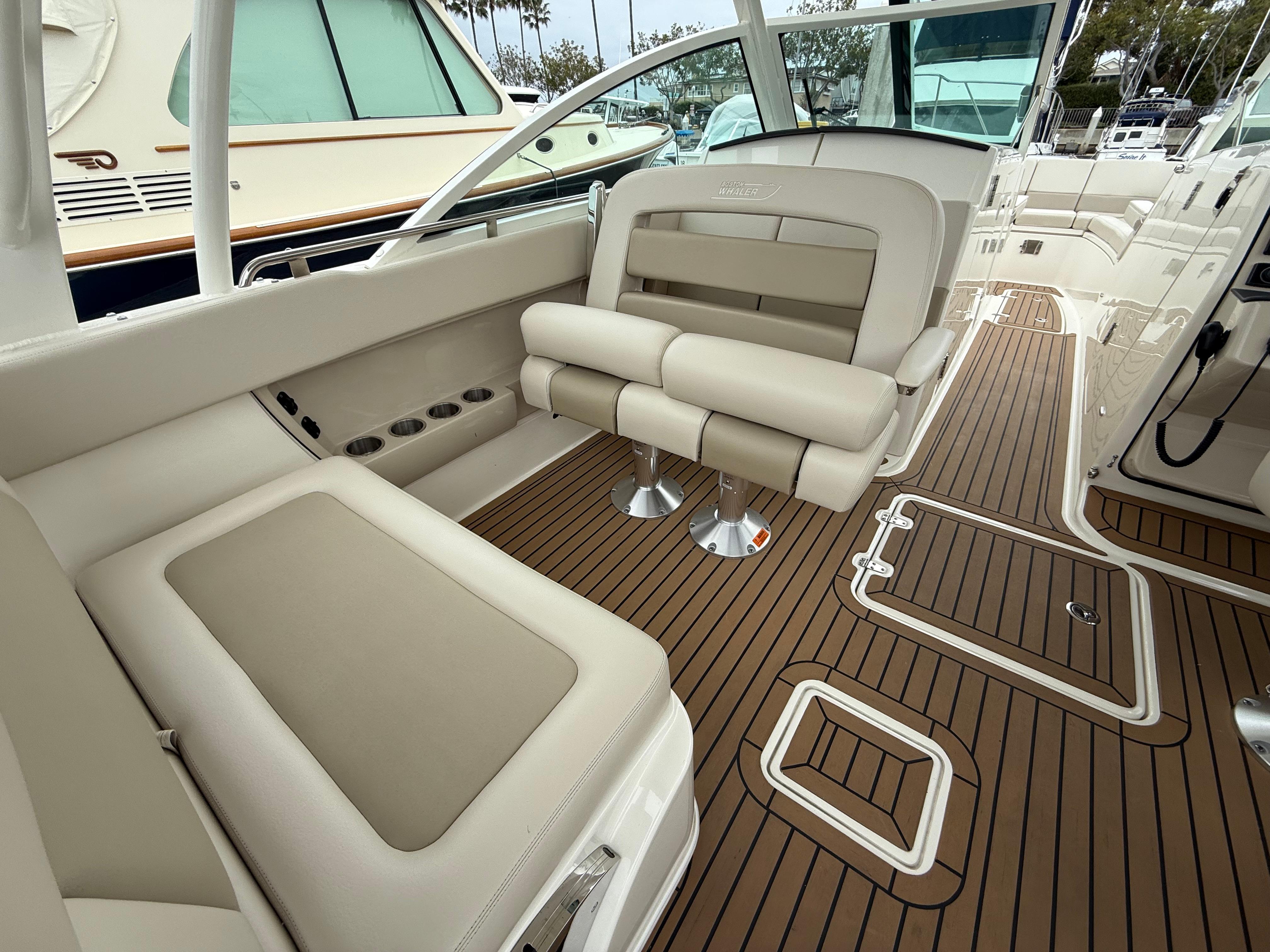 2019 Boston Whaler 320 Vantage #TBRL2625 inventory image at Sun Country Marine Group, Newport Beach 2019 Boston Whaler 320 Vantage #TBRL2625 inventory image at Sun Country Marine Group, Newport Beach