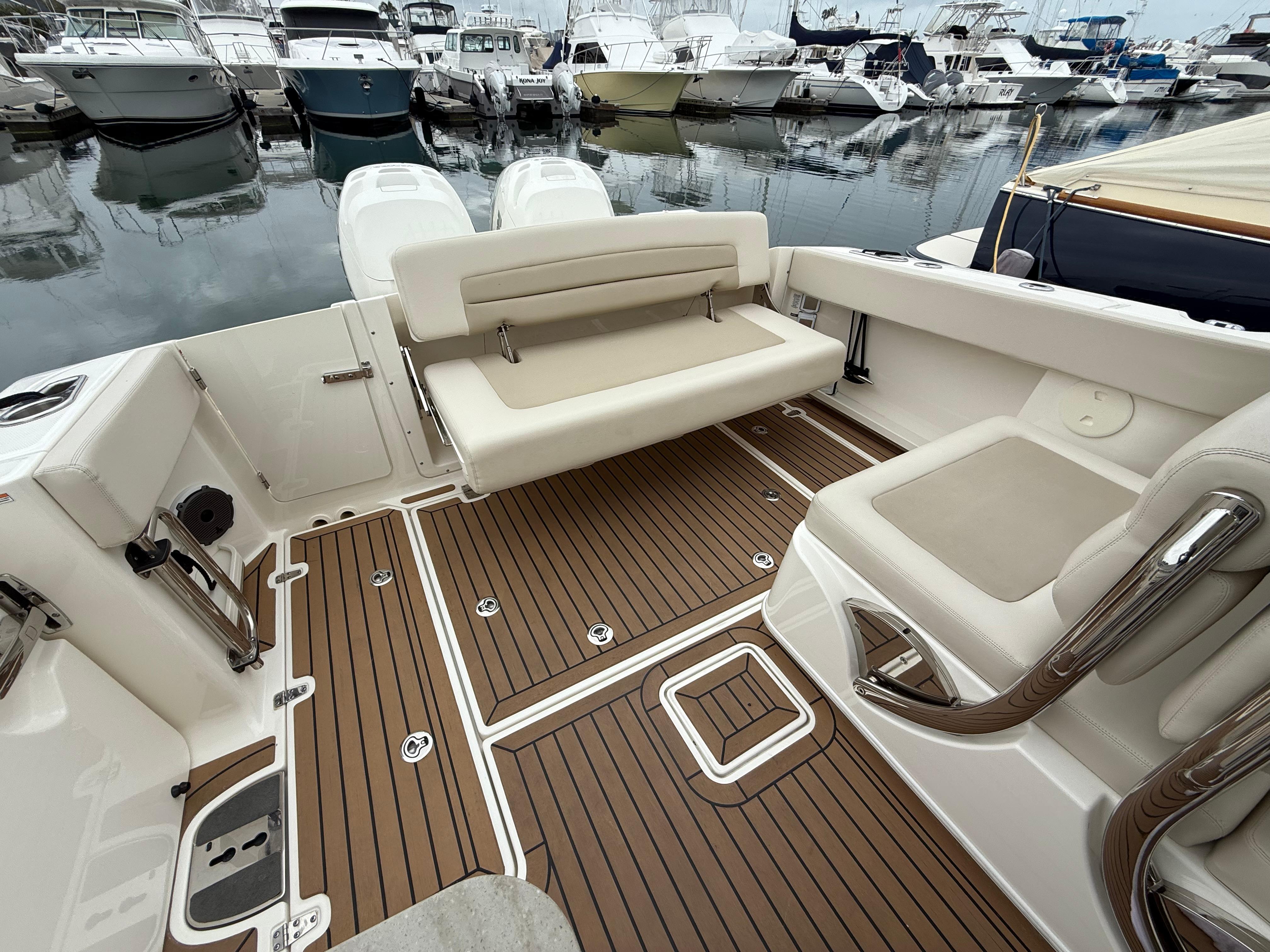 2019 Boston Whaler 320 Vantage #TBRL2625 inventory image at Sun Country Marine Group, Newport Beach 2019 Boston Whaler 320 Vantage #TBRL2625 inventory image at Sun Country Marine Group, Newport Beach