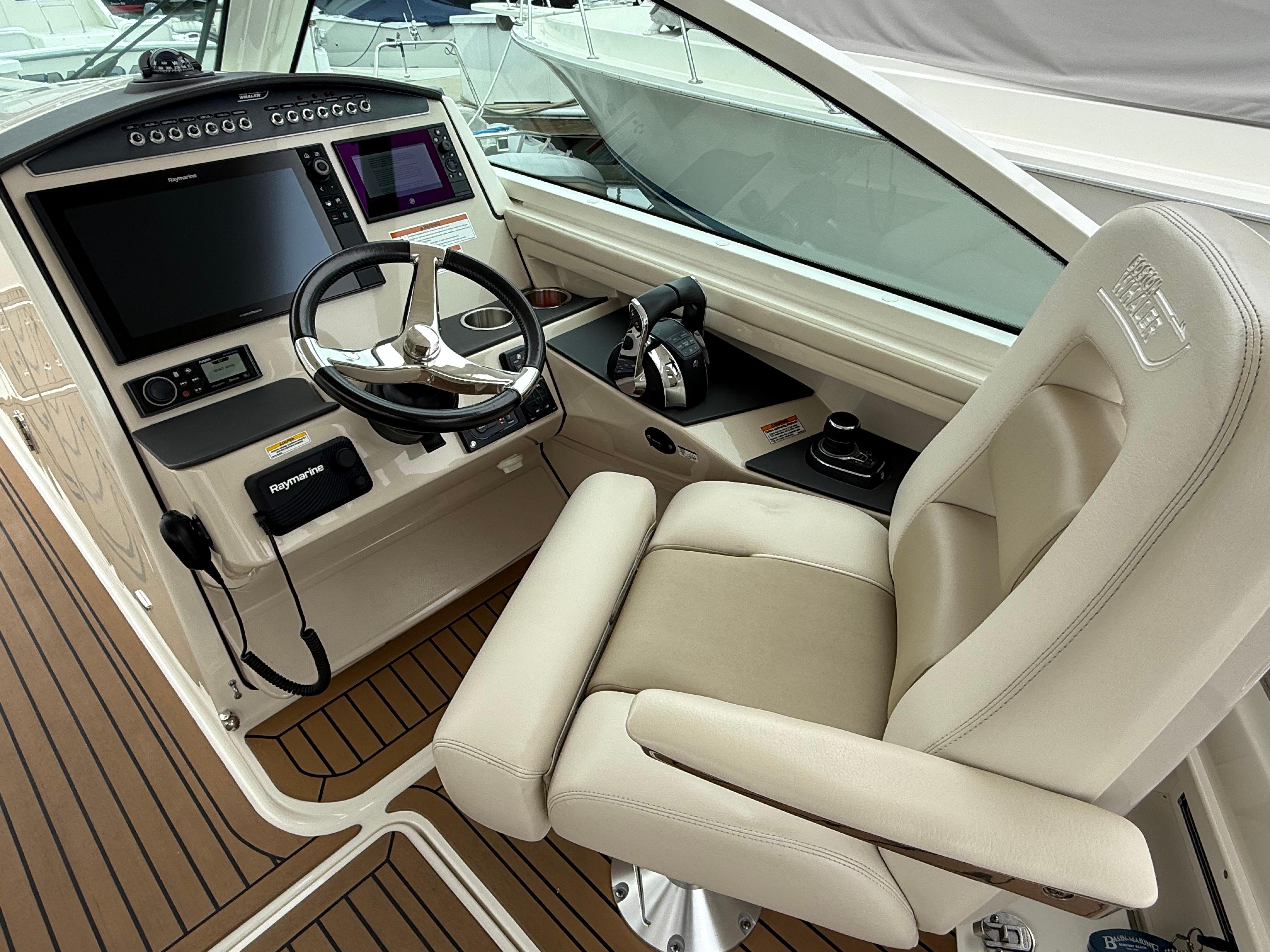 2019 Boston Whaler 320 Vantage #TBRL2625 inventory image at Sun Country Marine Group, Newport Beach 2019 Boston Whaler 320 Vantage #TBRL2625 inventory image at Sun Country Marine Group, Newport Beach