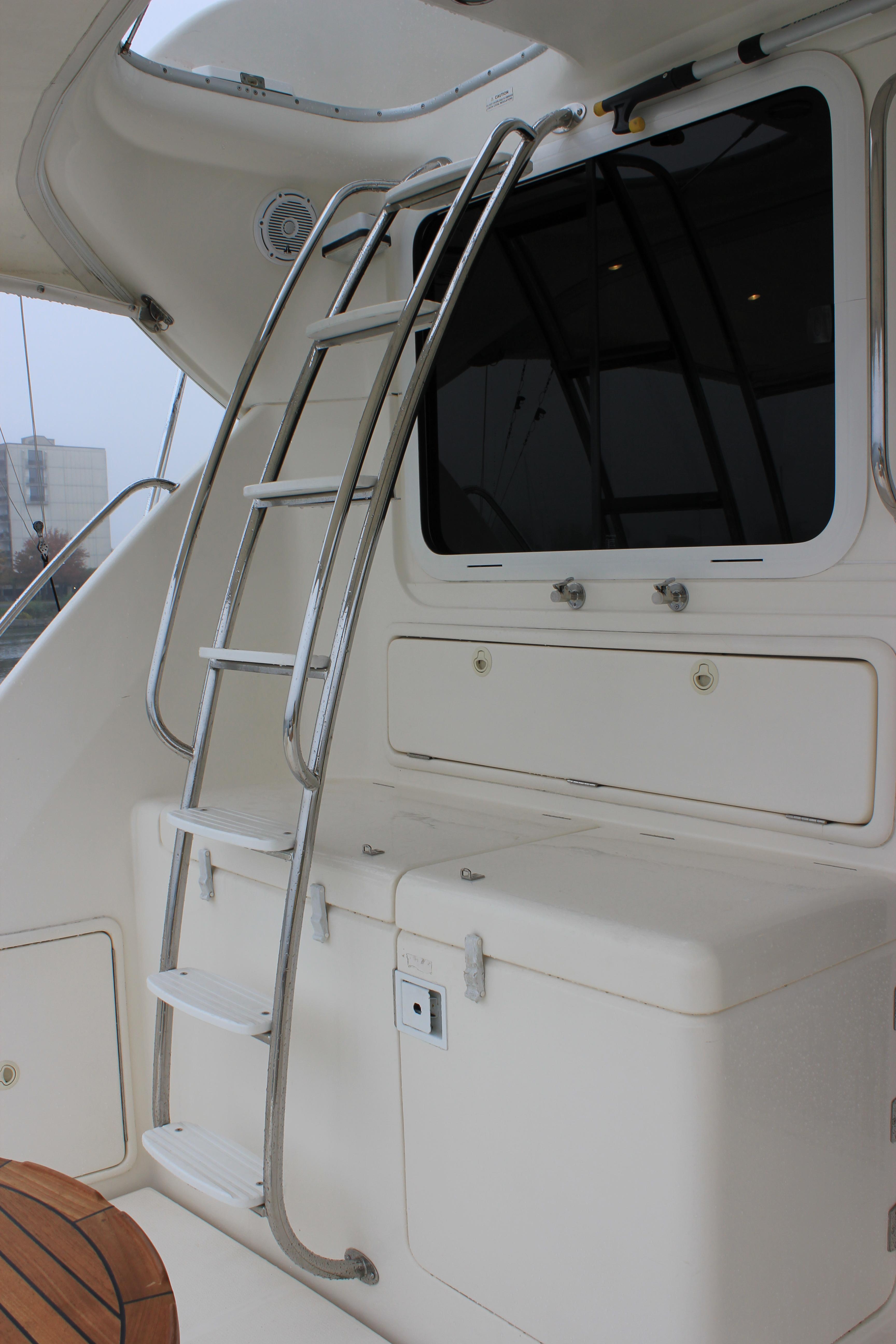 37 ft Riviera 37 Convertible Cockpit Flybridge Ladder