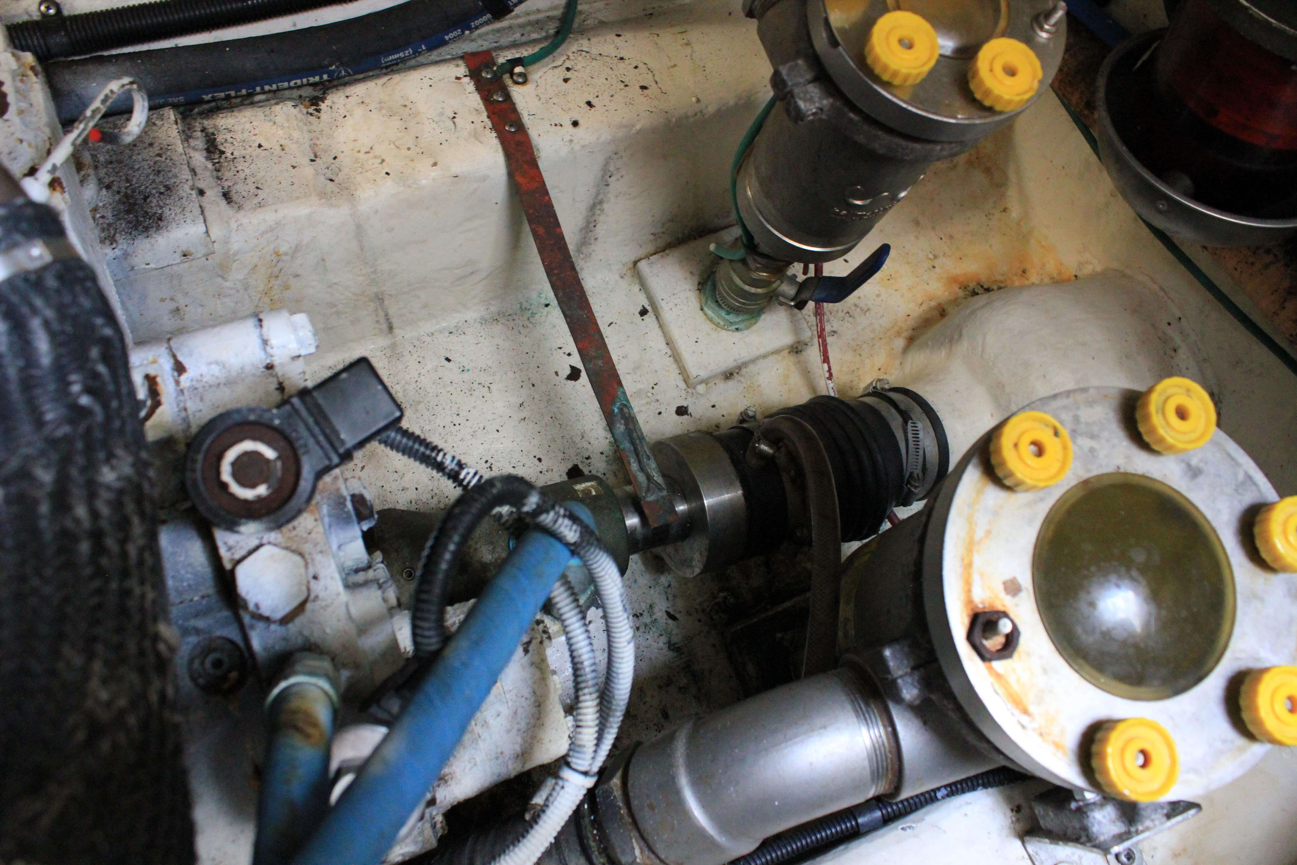 37 ft Riviera 37 Convertible Engine room starboard shaft seal
