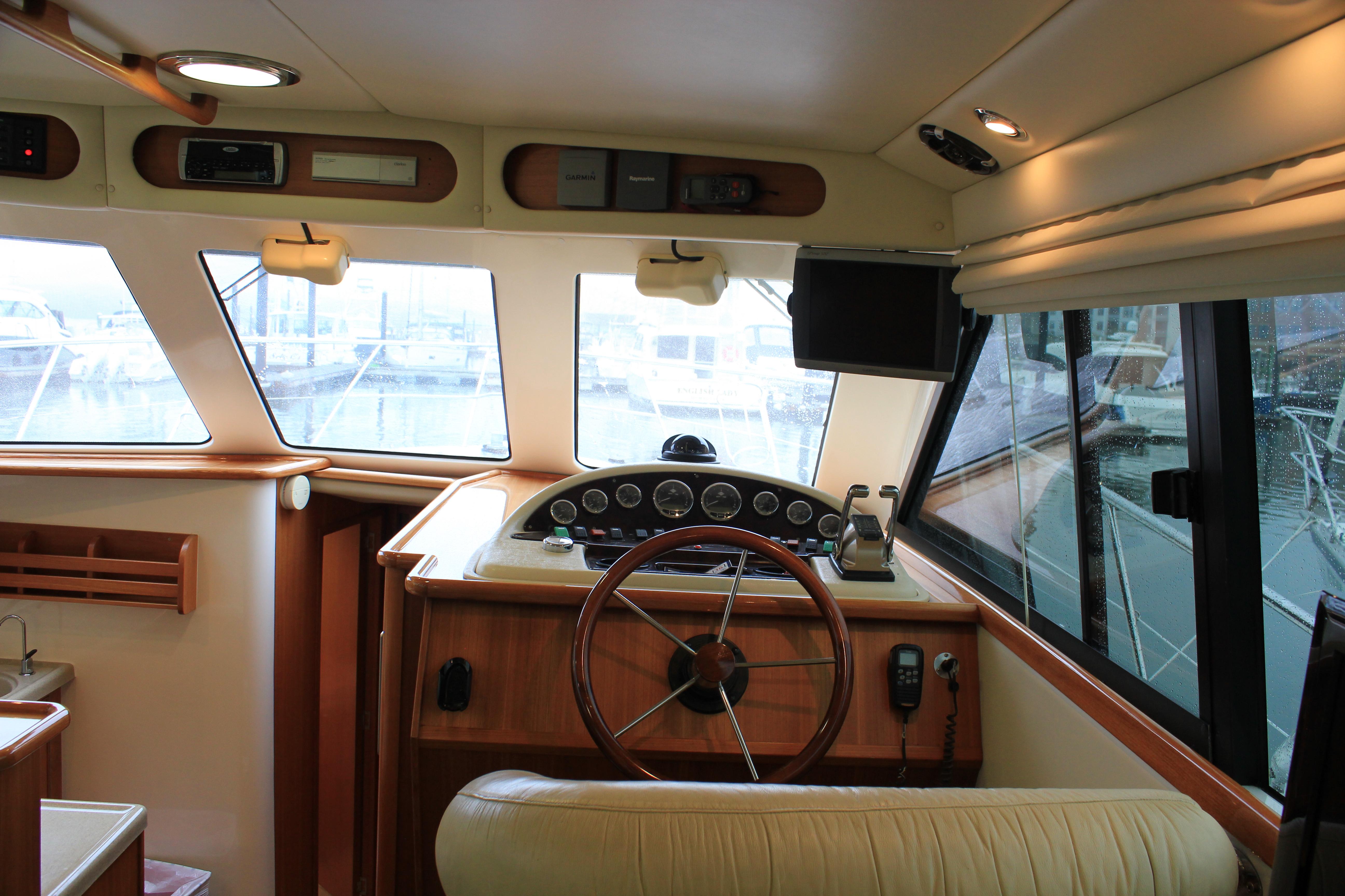 37 ft Riviera 37 Convertible Lower helm