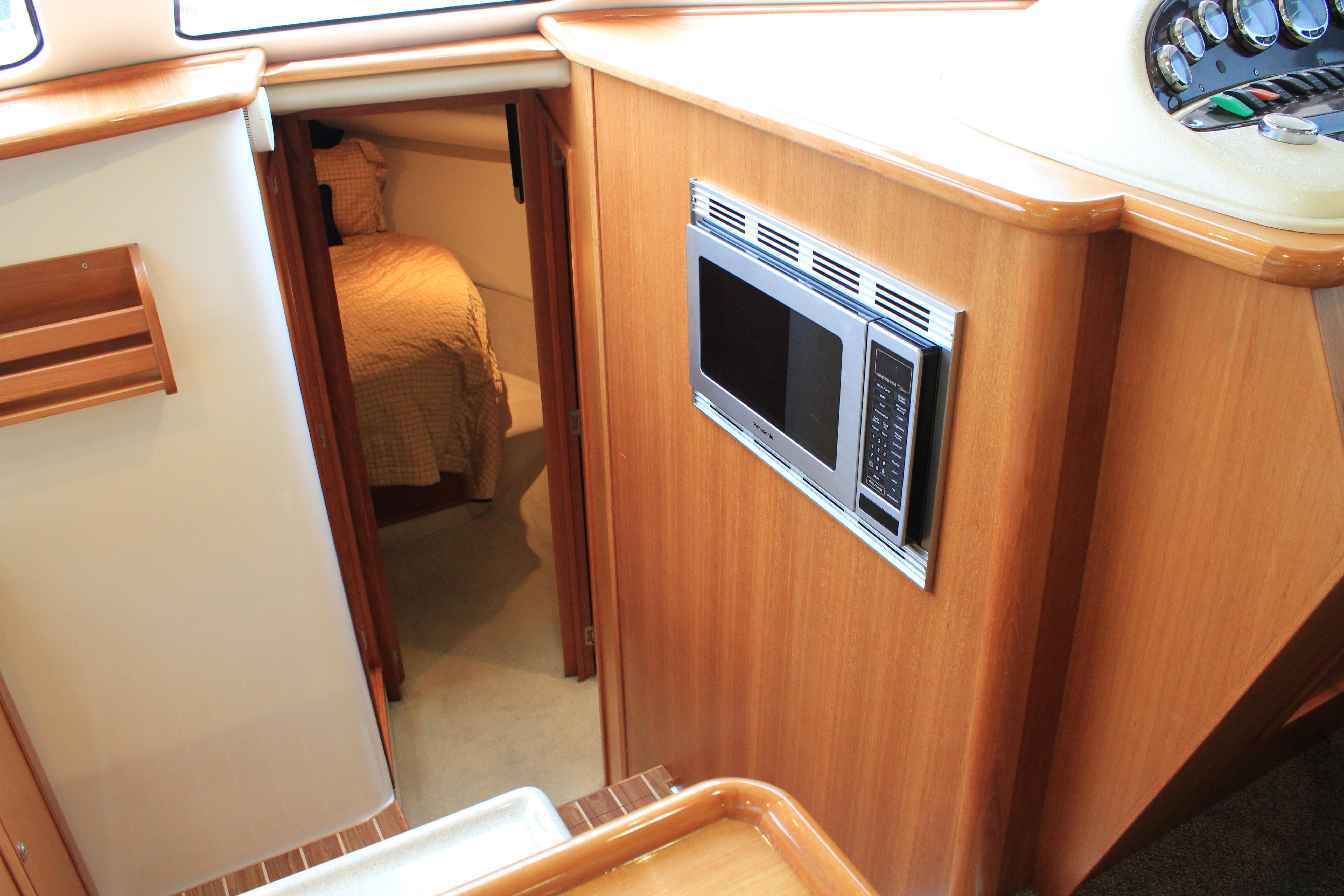 37 ft Riviera 37 Convertible Microwave