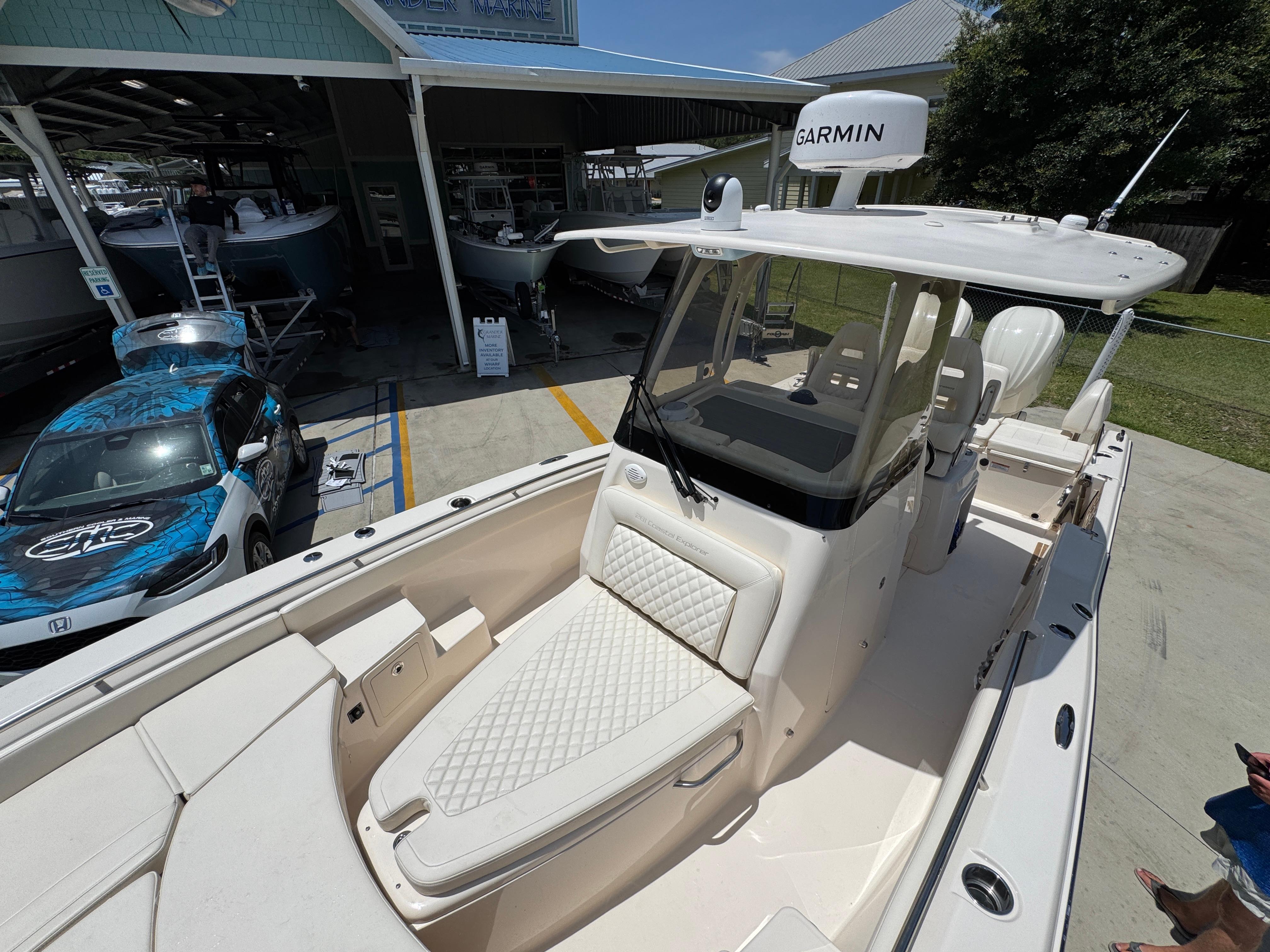 2024-grady-white-281-coastal-explorer-power-9835010-20250611064932686-1_XLARGE