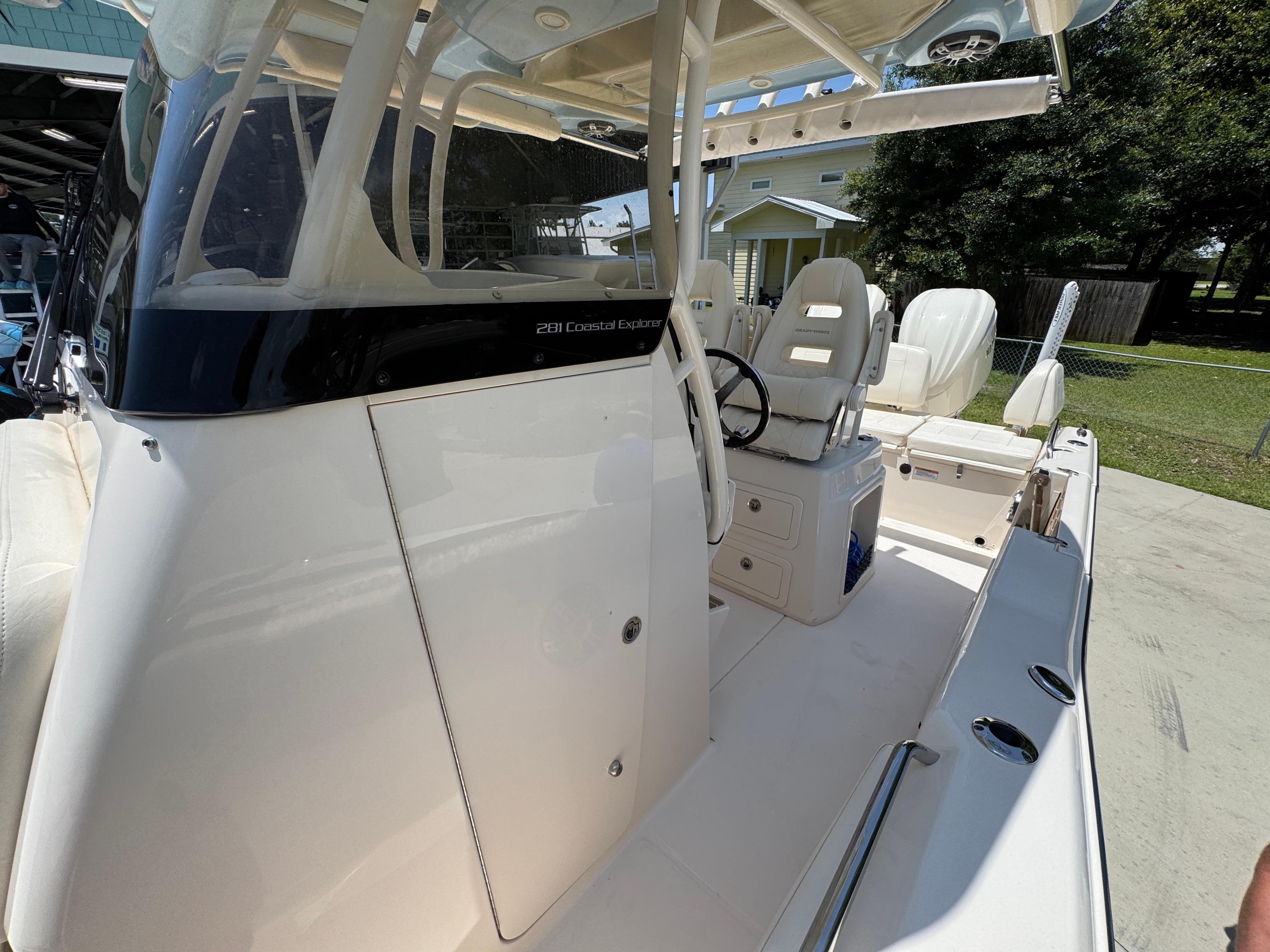 2024-grady-white-281-coastal-explorer-power-9835010-20250611064935582-1_XLARGE