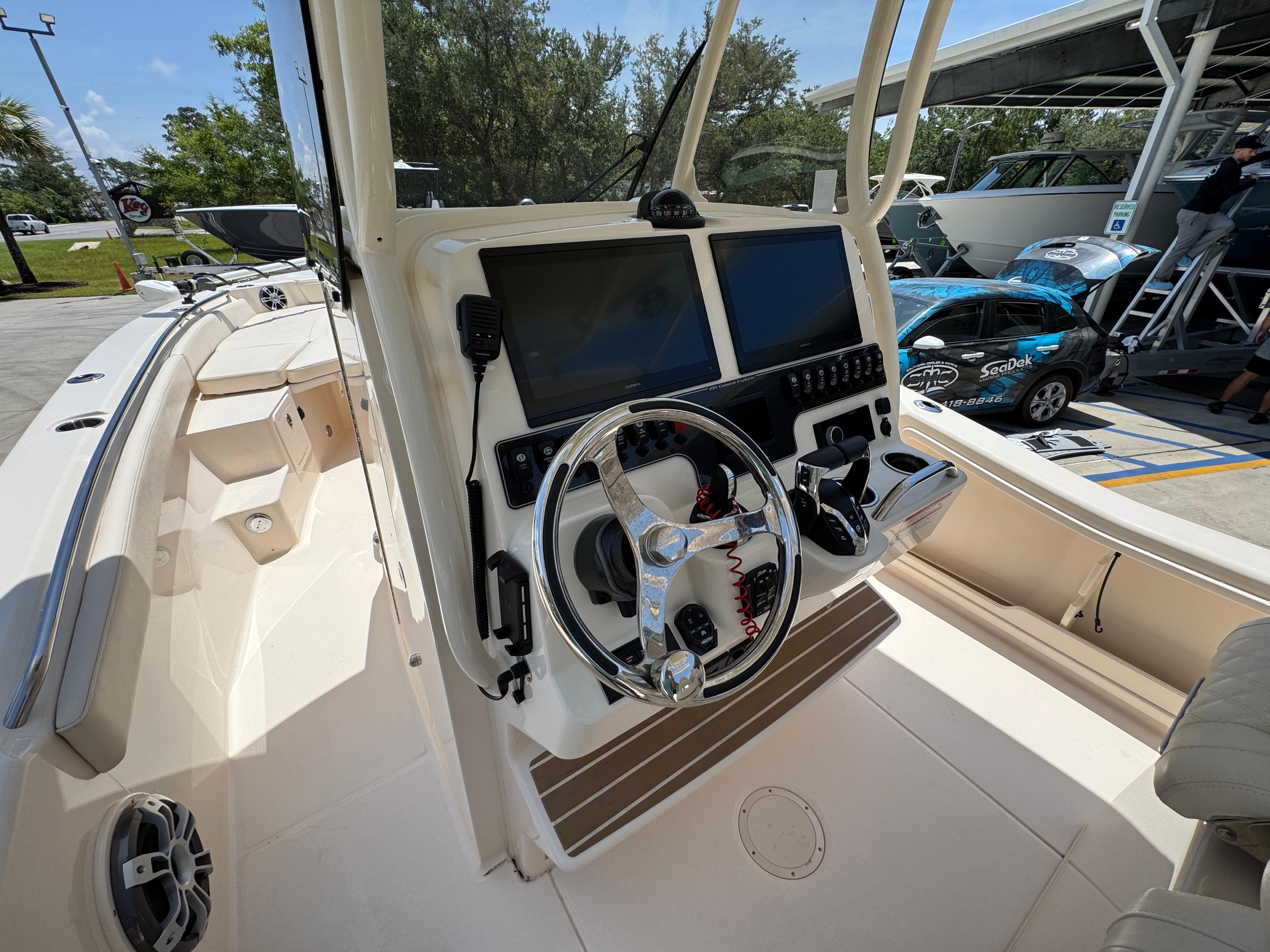 2024-grady-white-281-coastal-explorer-power-9835010-20250611064956698-1_XLARGE