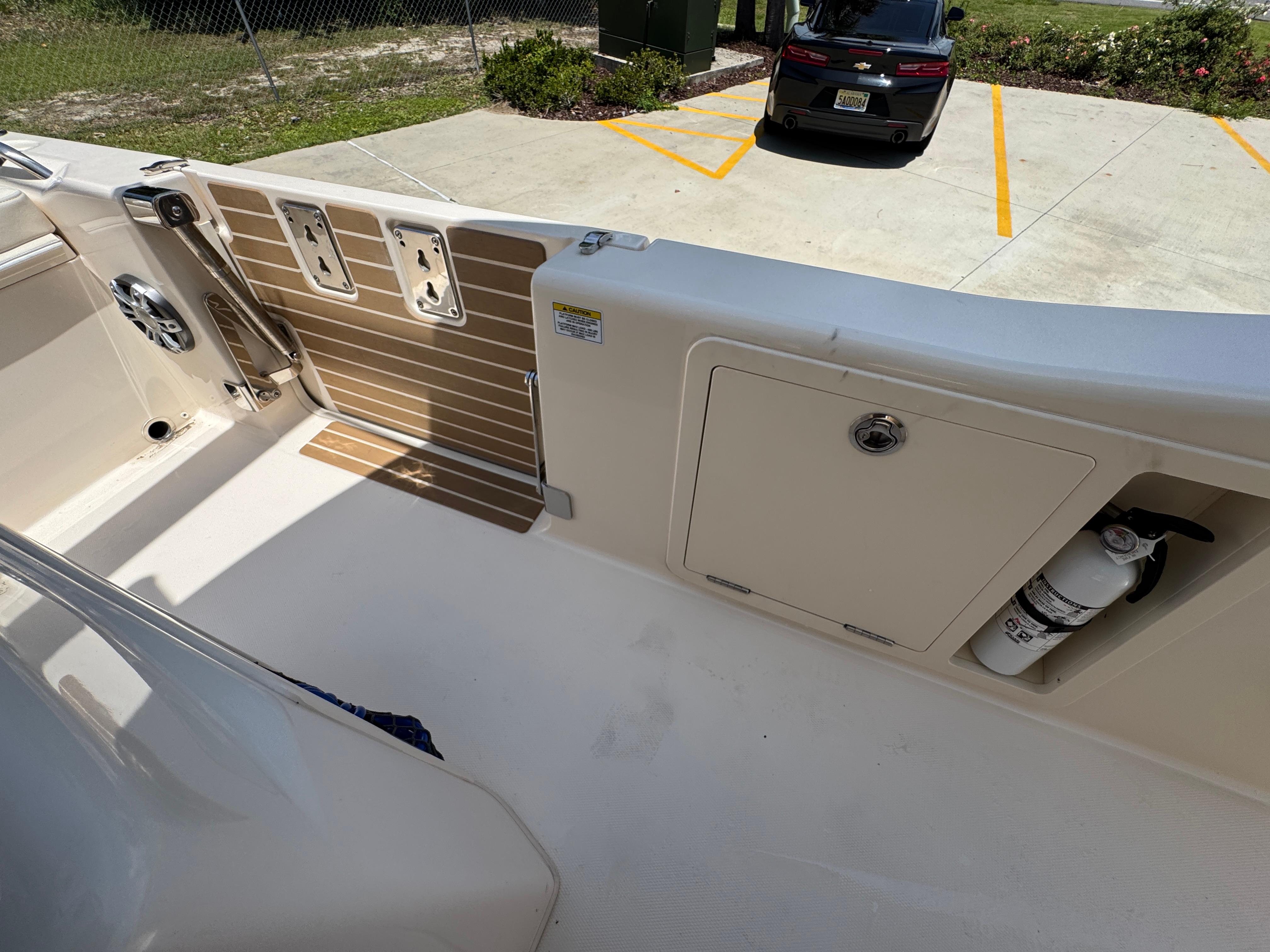 2024-grady-white-281-coastal-explorer-power-9835010-20250611065008509-1_XLARGE