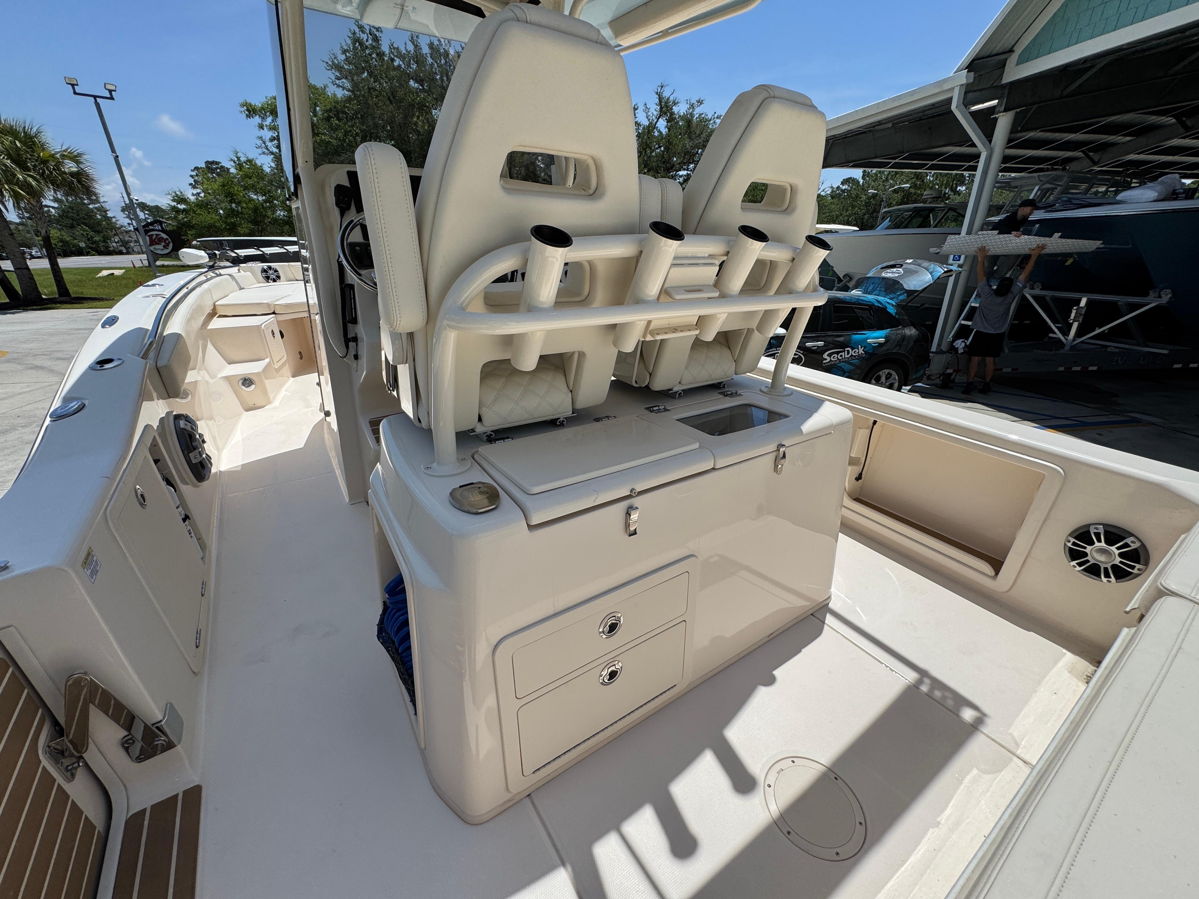 2024-grady-white-281-coastal-explorer-power-9835010-20250611065014677-1_XLARGE