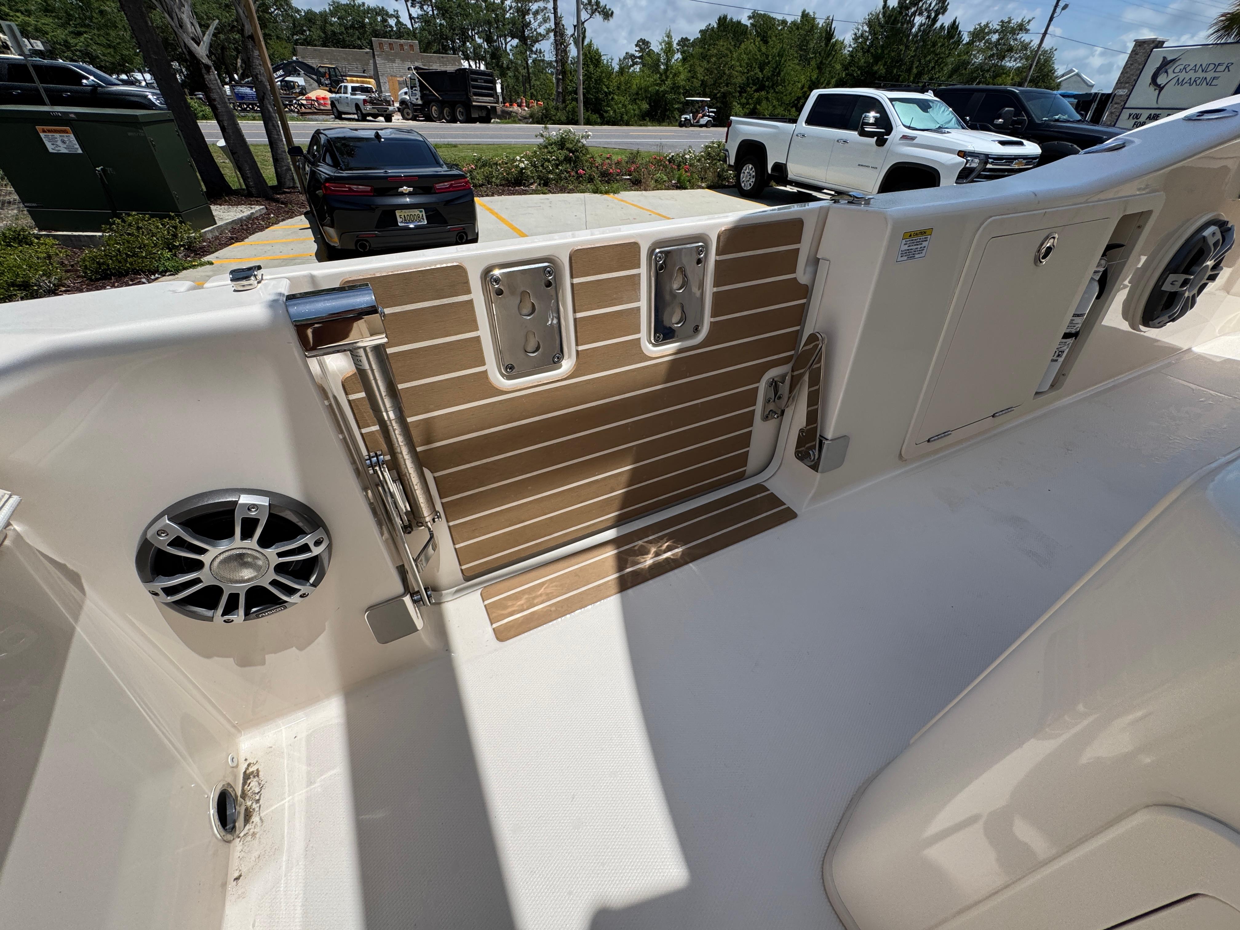 2024-grady-white-281-coastal-explorer-power-9835010-20250611065023809-1_XLARGE