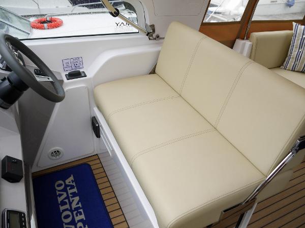 Broom 370