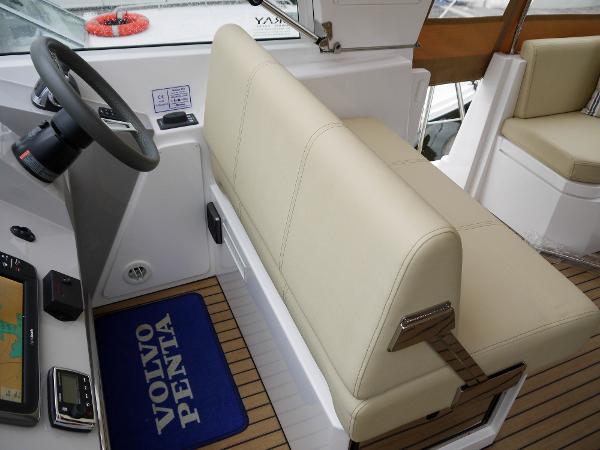 Broom 370