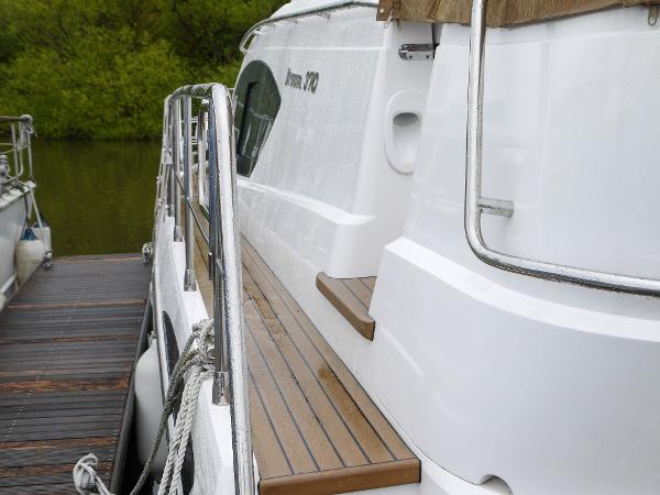 Broom 370